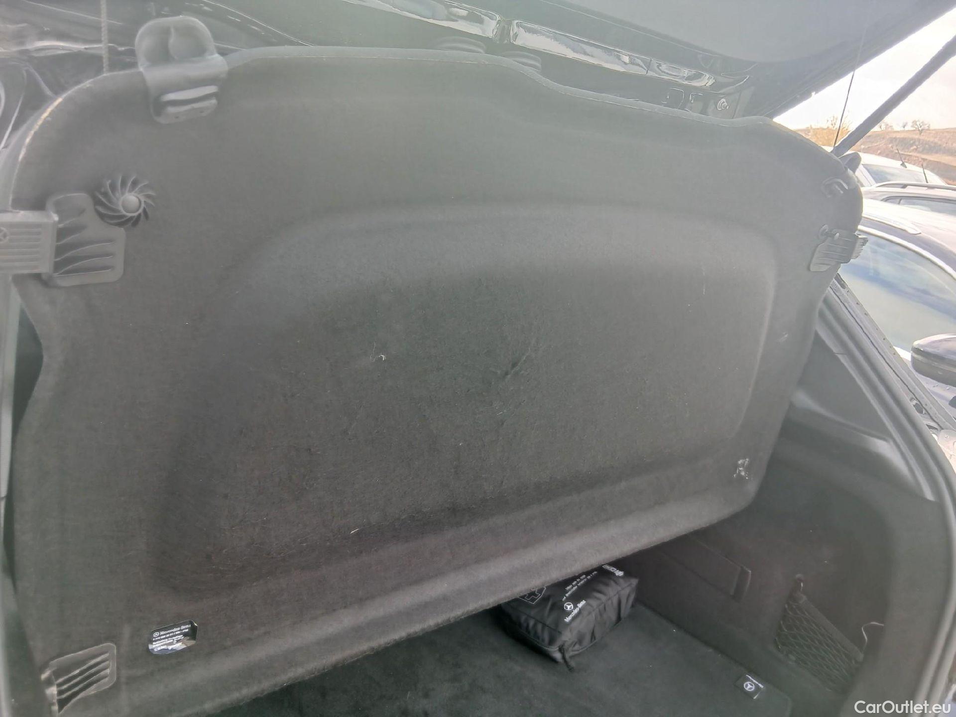  Mercedes  GLA MERCEDES-BENZ  / 2020 / 5P / todoterreno  200 D #2