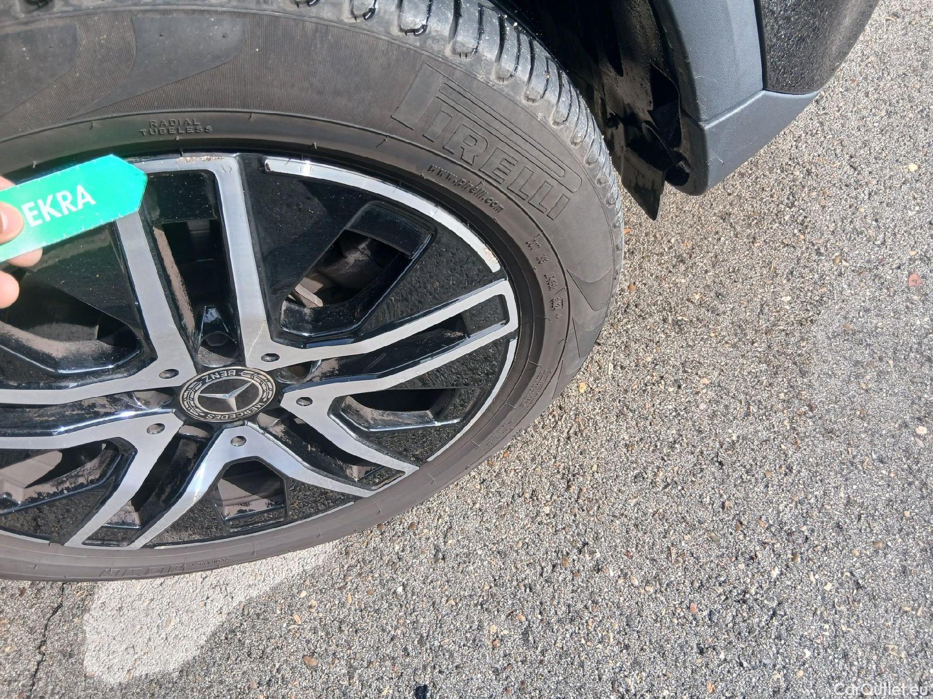  Mercedes  GLA MERCEDES-BENZ  / 2020 / 5P / todoterreno  200 D #24