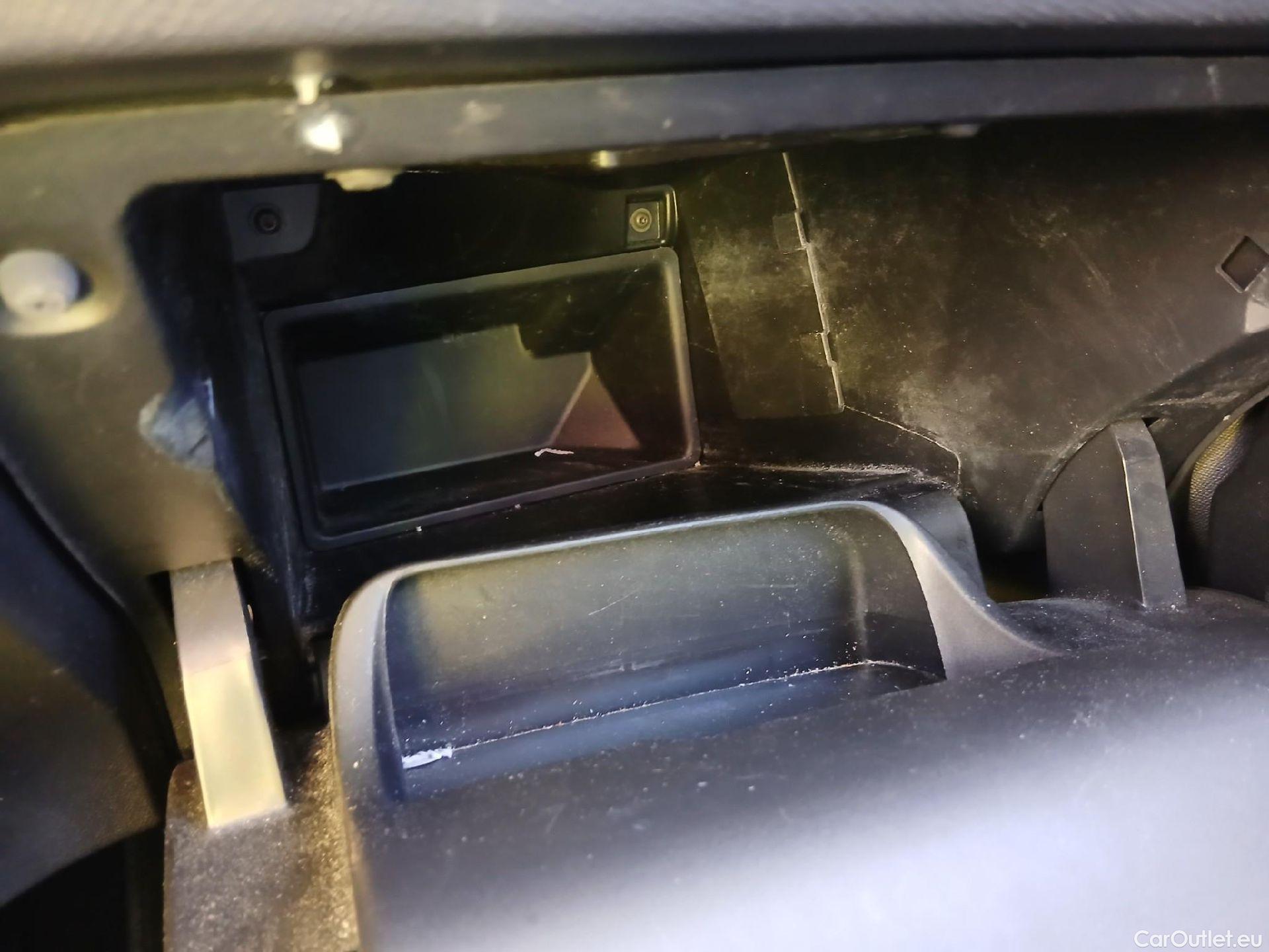  Peugeot  2008 PEUGEOT  / 2019 / 5P / todoterreno Active Pack BlueHDI 81kW (110CV) #1