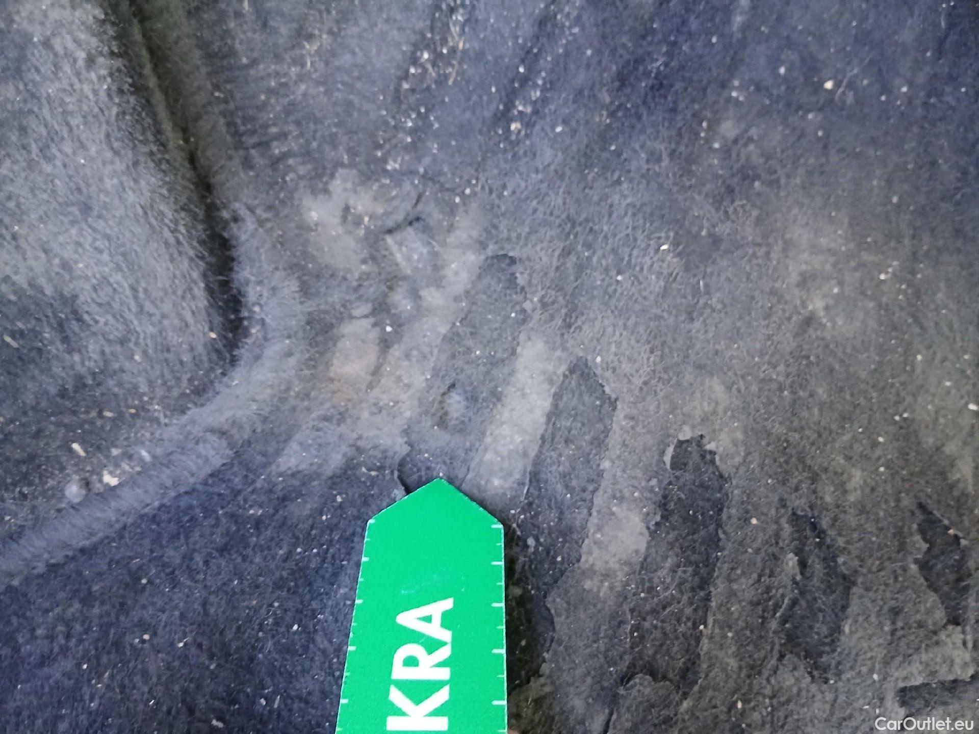  Peugeot  2008 PEUGEOT  / 2019 / 5P / todoterreno Active Pack BlueHDI 81kW (110CV) #47