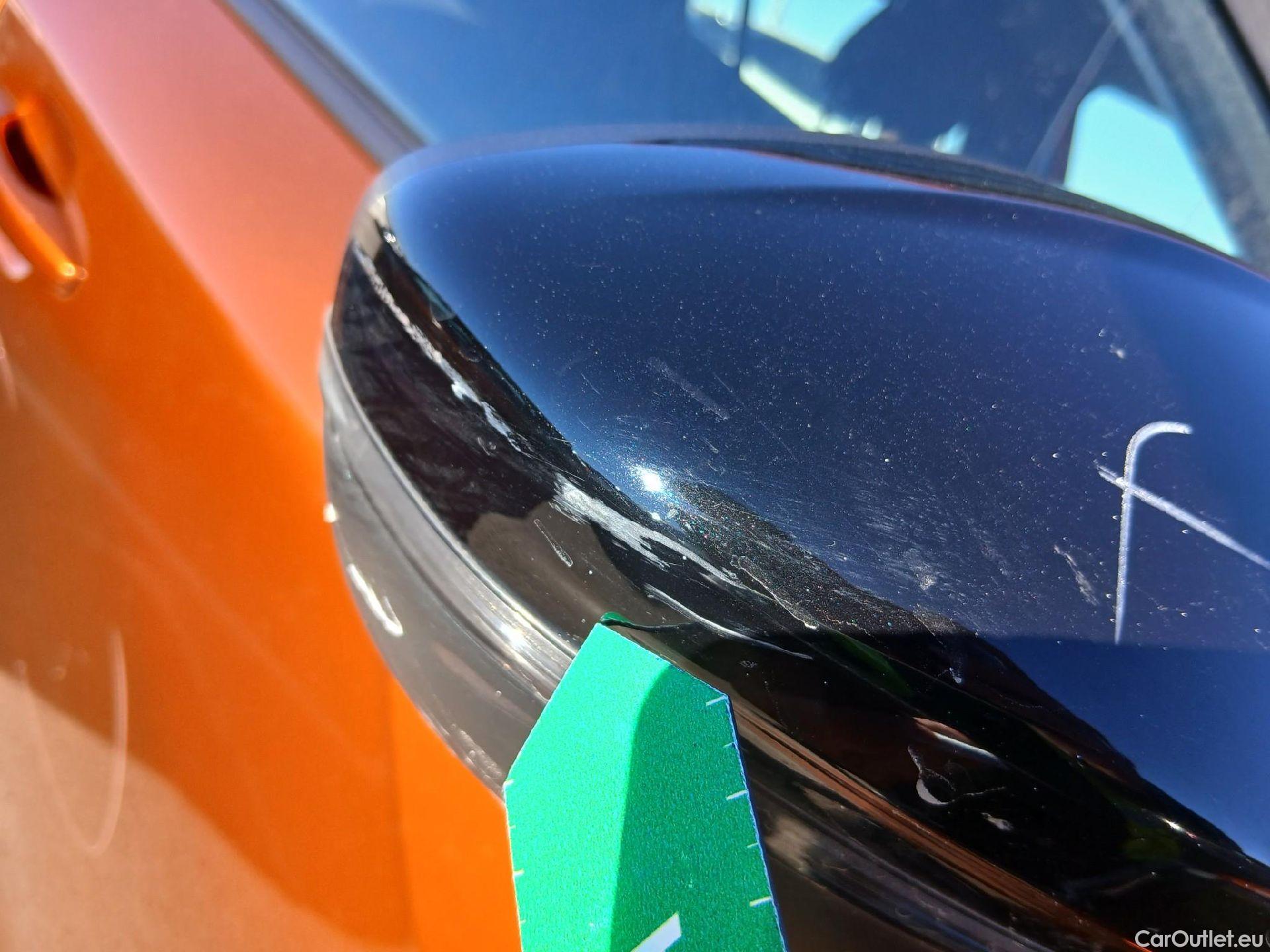  Peugeot  2008 PEUGEOT  / 2019 / 5P / todoterreno Active Pack BlueHDI 81kW (110CV) #38