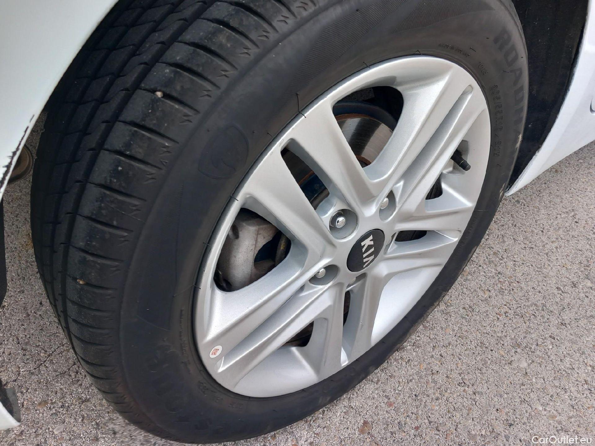  KIA  Cee'd KIA Ceed / 2018 / 5P / berlina con portón 1.6 CRDi 85kW (115CV) Business #24