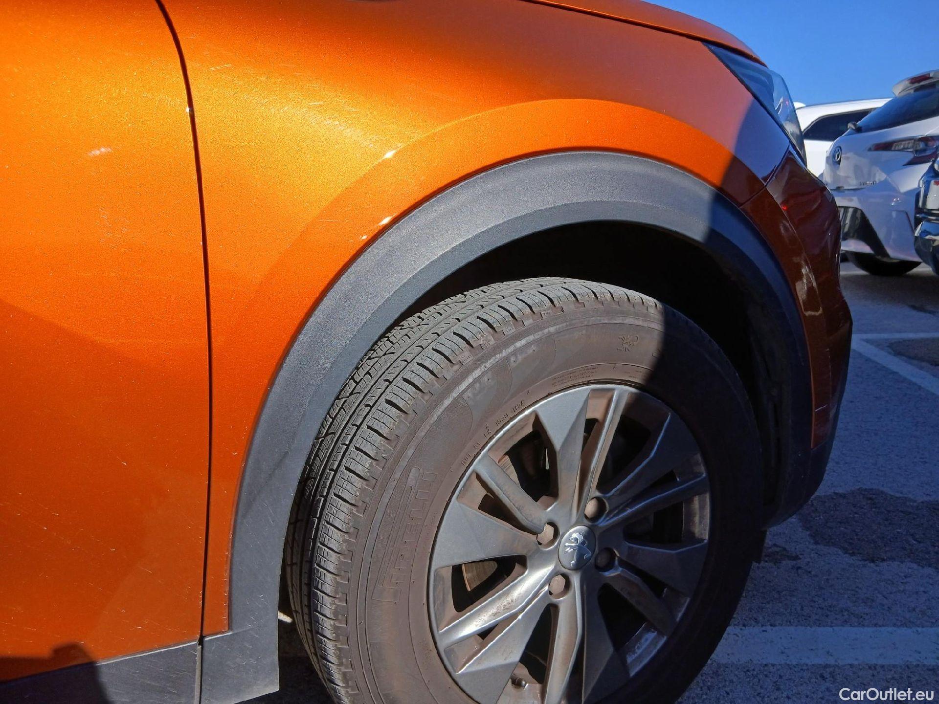  Peugeot  2008 PEUGEOT  / 2019 / 5P / todoterreno Active Pack BlueHDI 81kW (110CV) #43