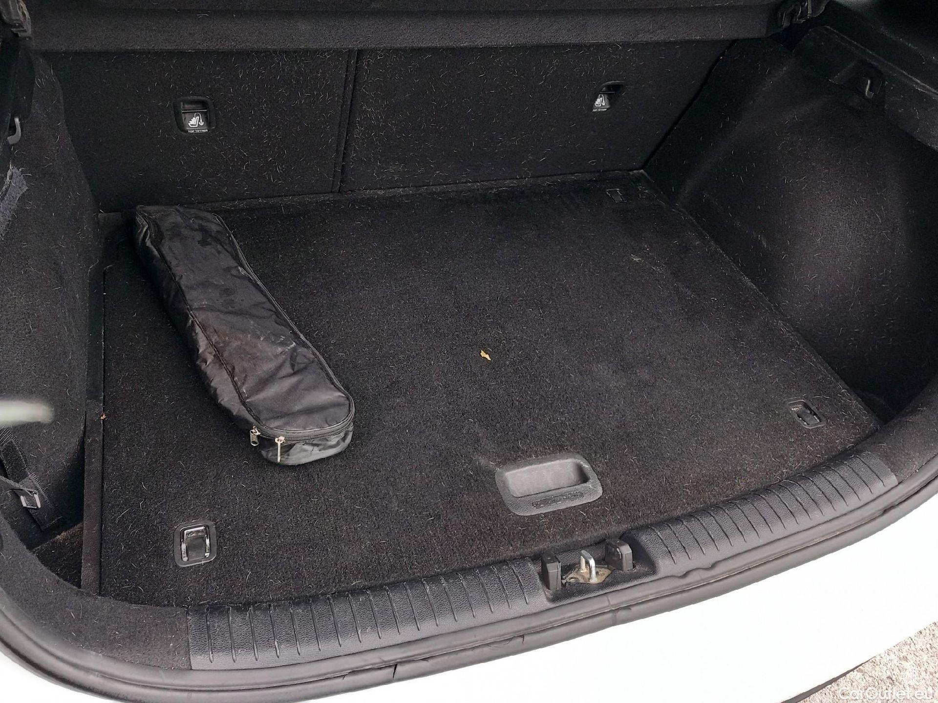  KIA  Cee'd KIA Ceed / 2018 / 5P / berlina con portón 1.6 CRDi 85kW (115CV) Business #33