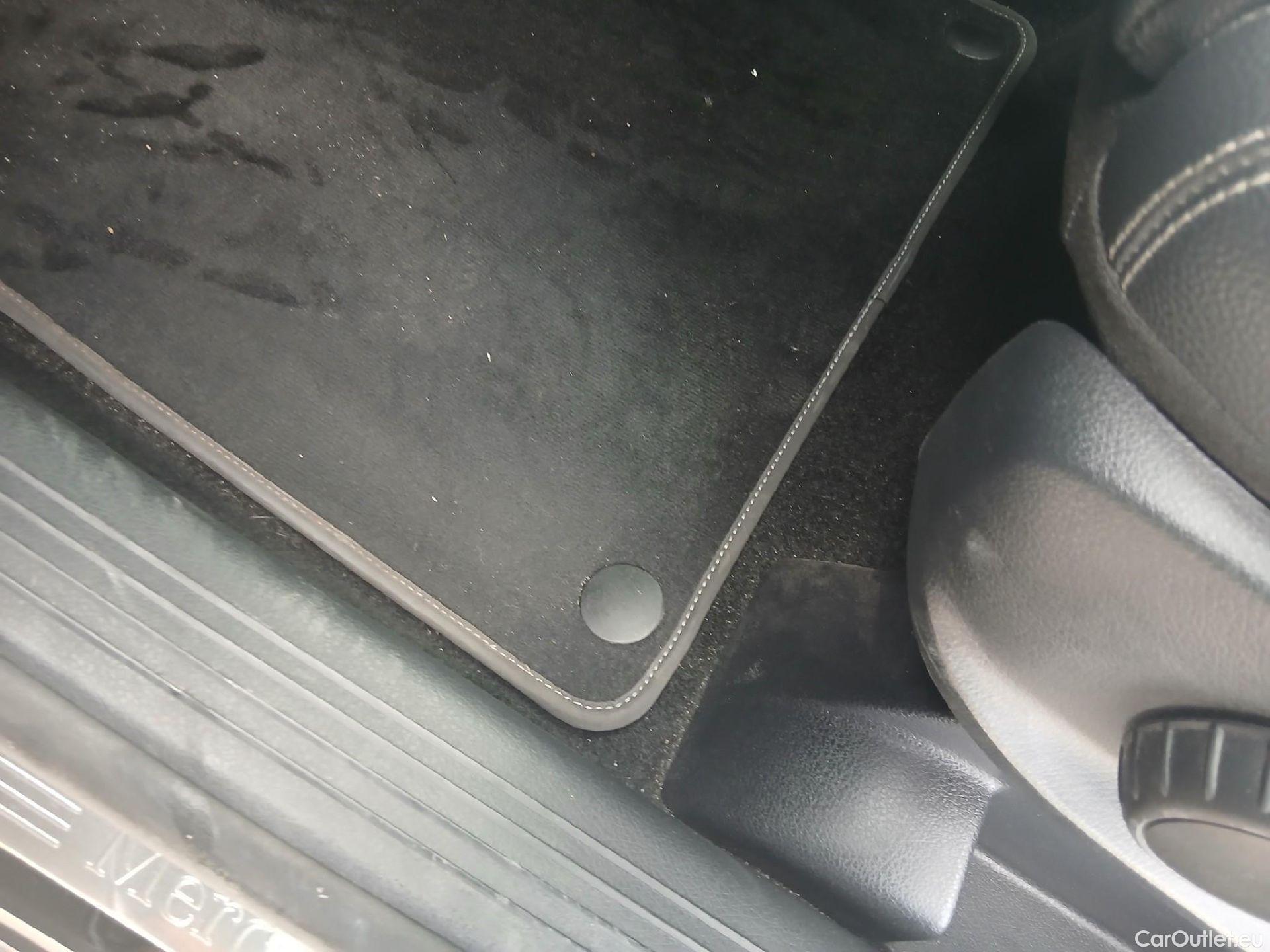  Mercedes  GLA MERCEDES-BENZ  / 2020 / 5P / todoterreno  200 D #3