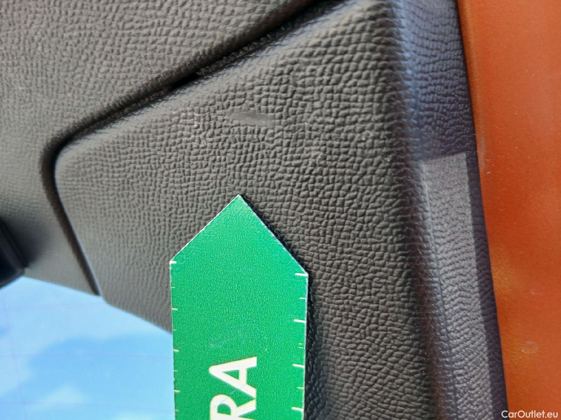  Peugeot  2008 PEUGEOT  / 2019 / 5P / todoterreno Active Pack BlueHDI 81kW (110CV) #22