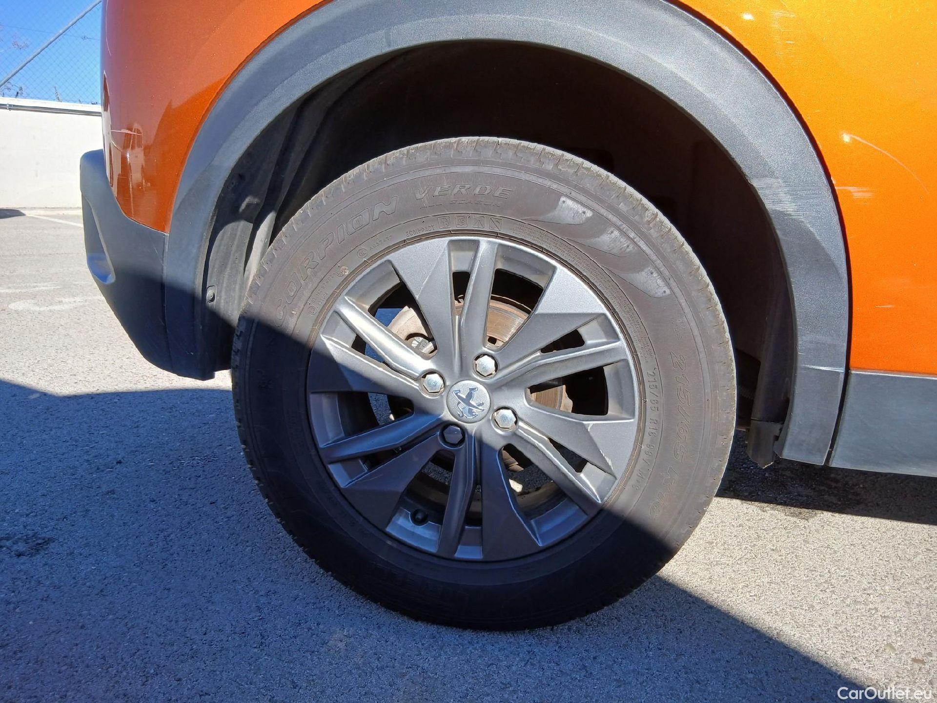  Peugeot  2008 PEUGEOT  / 2019 / 5P / todoterreno Active Pack BlueHDI 81kW (110CV) #35