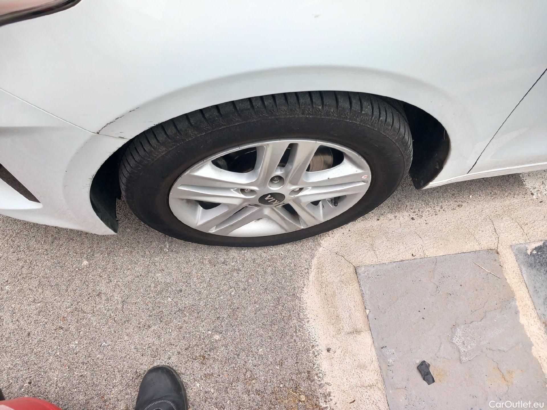  KIA  Cee'd KIA Ceed / 2018 / 5P / berlina con portón 1.6 CRDi 85kW (115CV) Business #10