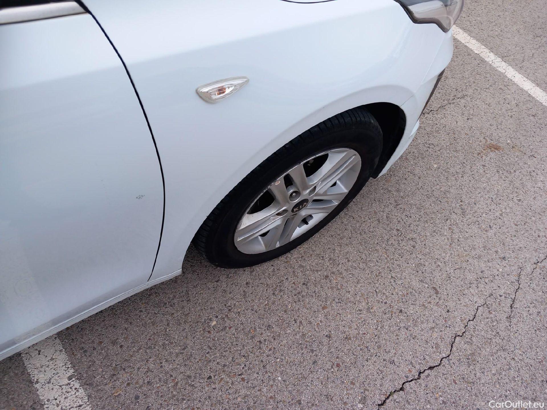  KIA  Cee'd KIA Ceed / 2018 / 5P / berlina con portón 1.6 CRDi 85kW (115CV) Business #31