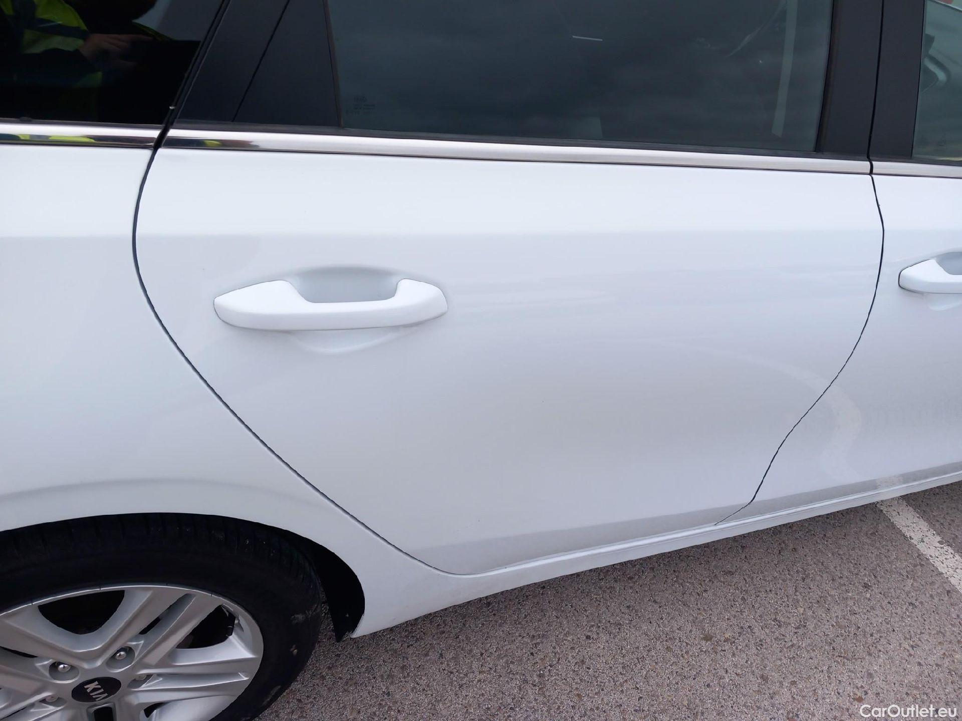  KIA  Cee'd KIA Ceed / 2018 / 5P / berlina con portón 1.6 CRDi 85kW (115CV) Business #25