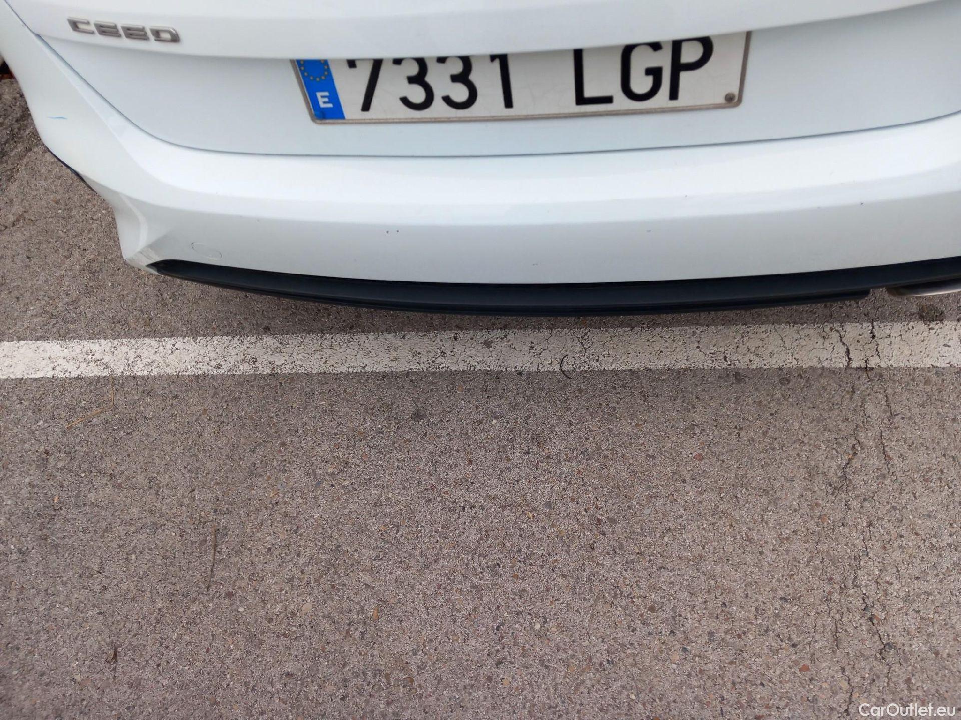  KIA  Cee'd KIA Ceed / 2018 / 5P / berlina con portón 1.6 CRDi 85kW (115CV) Business #35