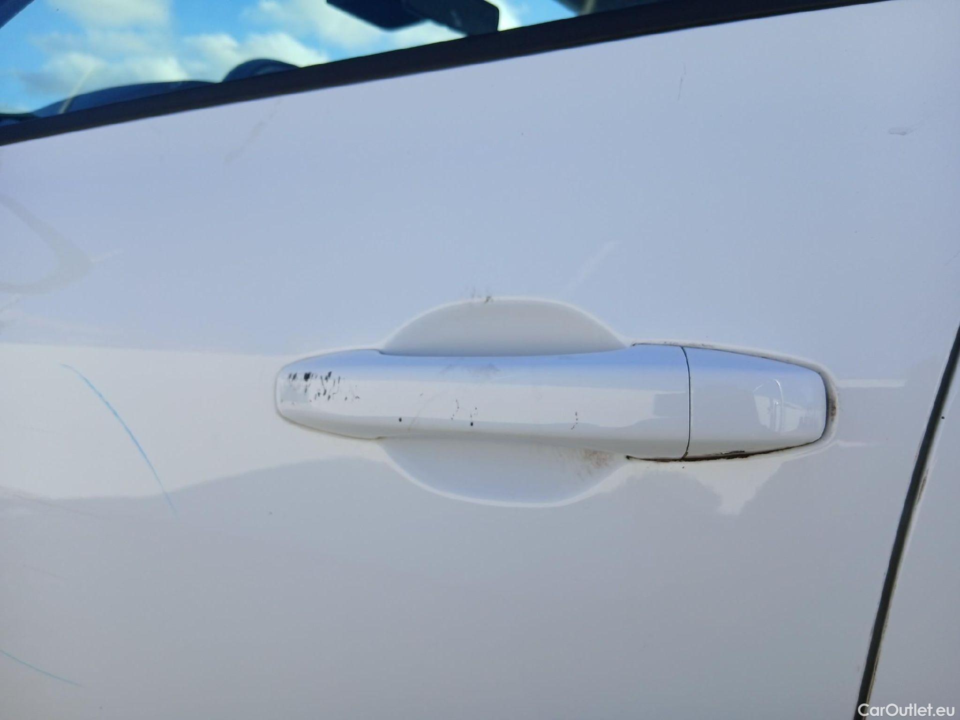  Renault  Clio RENAULT  / 2019 / 5P / berlina con portón Equilibre Blue dCi 74kW (100CV) #10