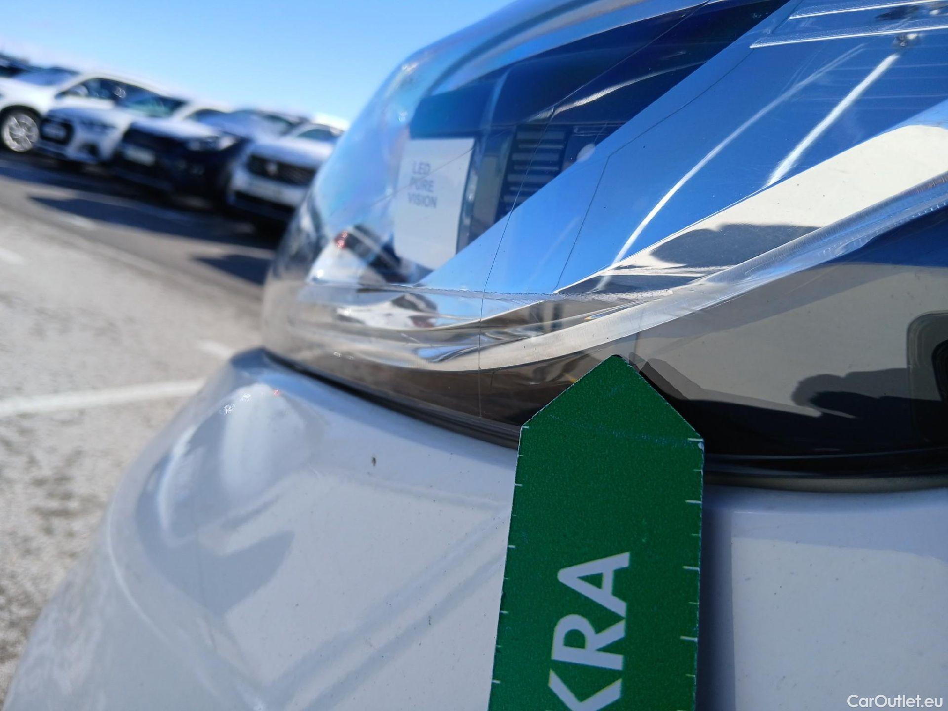  Renault  Kadjar RENAULT  / 2019 / 5P / crossover Zen Blue dCi 85kW (115CV) #11