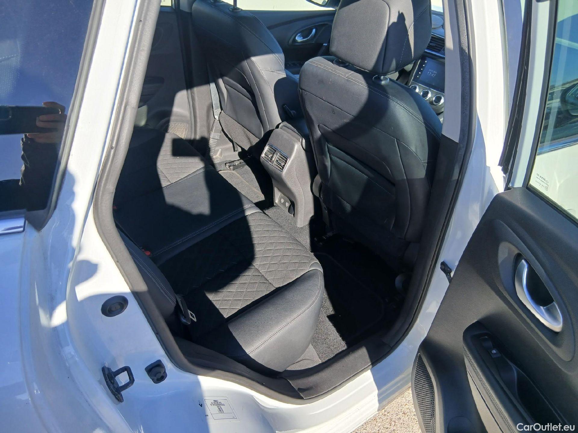  Renault  Kadjar RENAULT  / 2019 / 5P / crossover Zen Blue dCi 85kW (115CV) #36