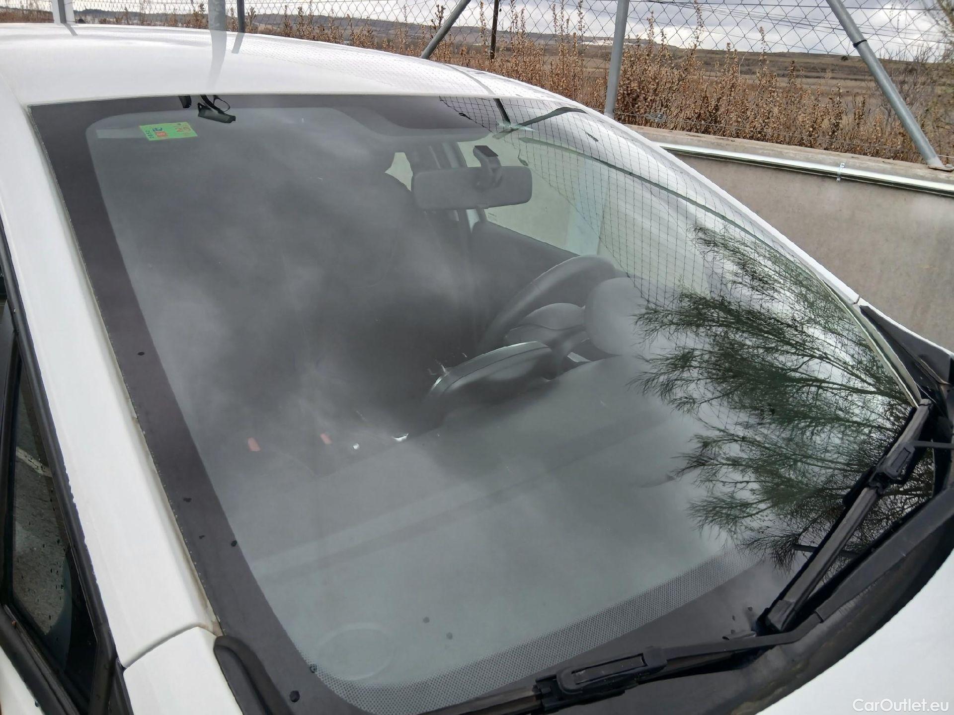  Renault  Clio RENAULT  / 2016 / 5P / berlina con portón Business Energy dCi 66kW (90CV) #4