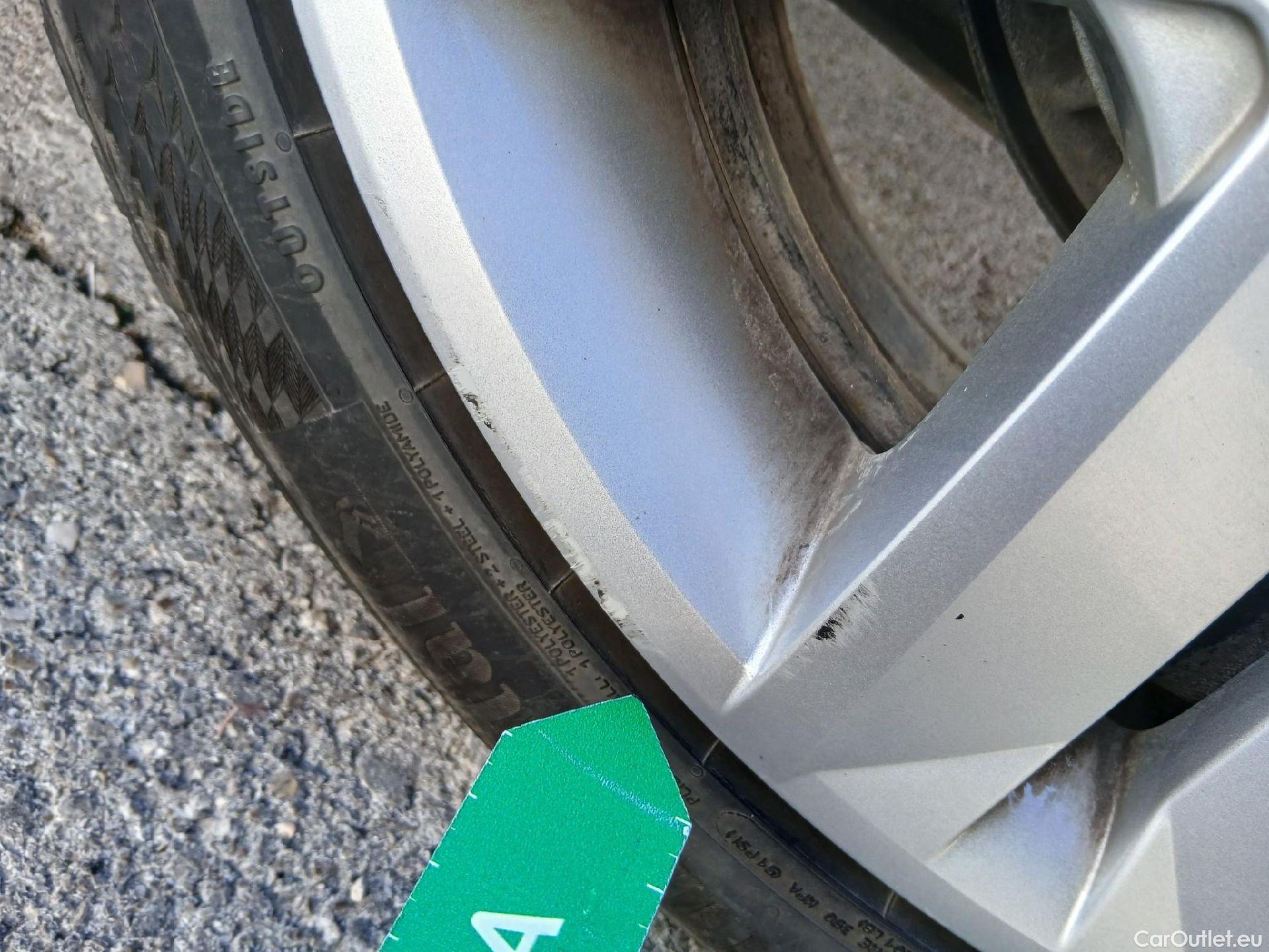  Renault  Clio RENAULT  / 2019 / 5P / berlina con portón Equilibre Blue dCi 74kW (100CV) #16