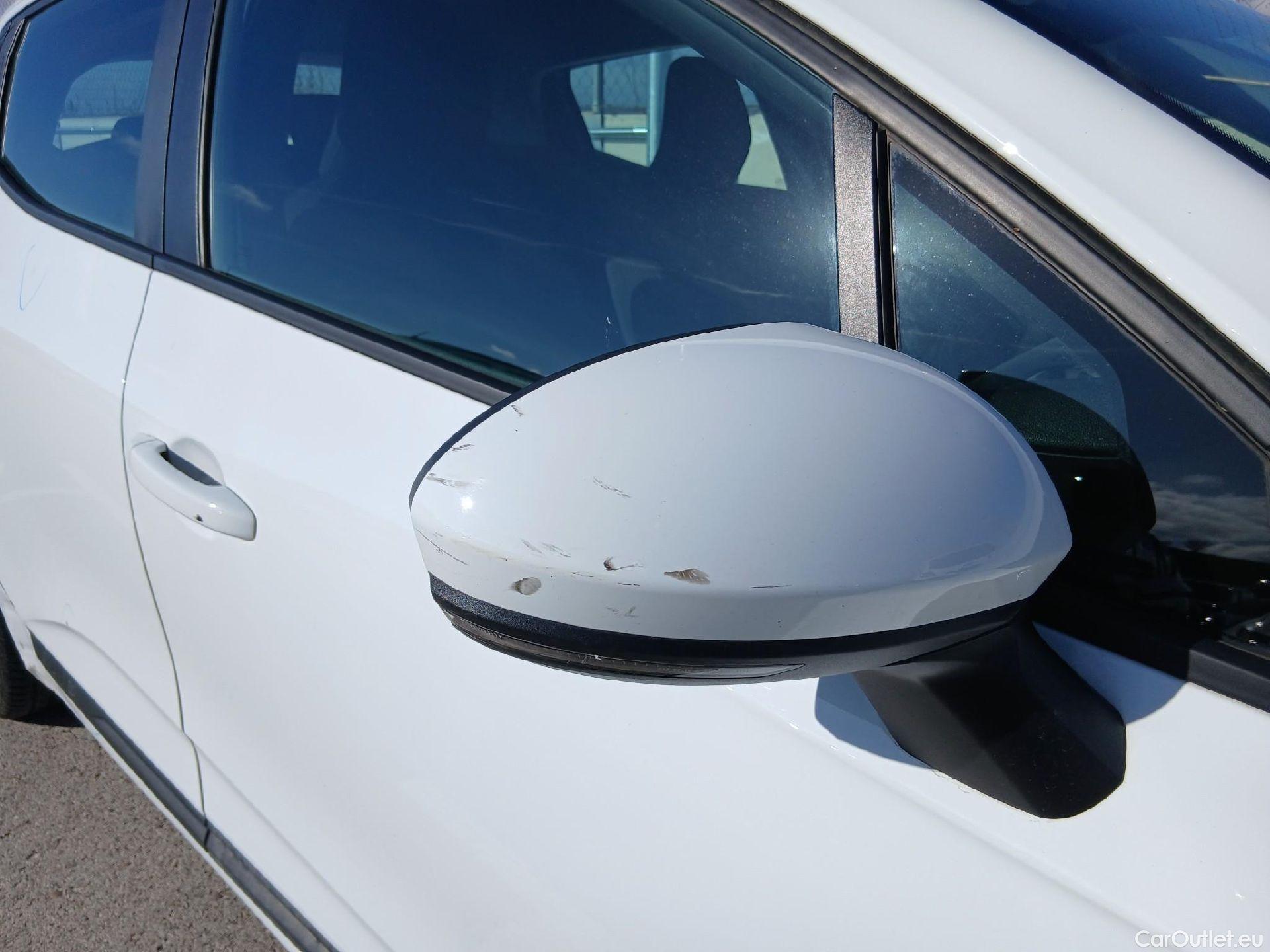  Renault  Clio RENAULT  / 2019 / 5P / berlina con portón Equilibre Blue dCi 74kW (100CV) #31