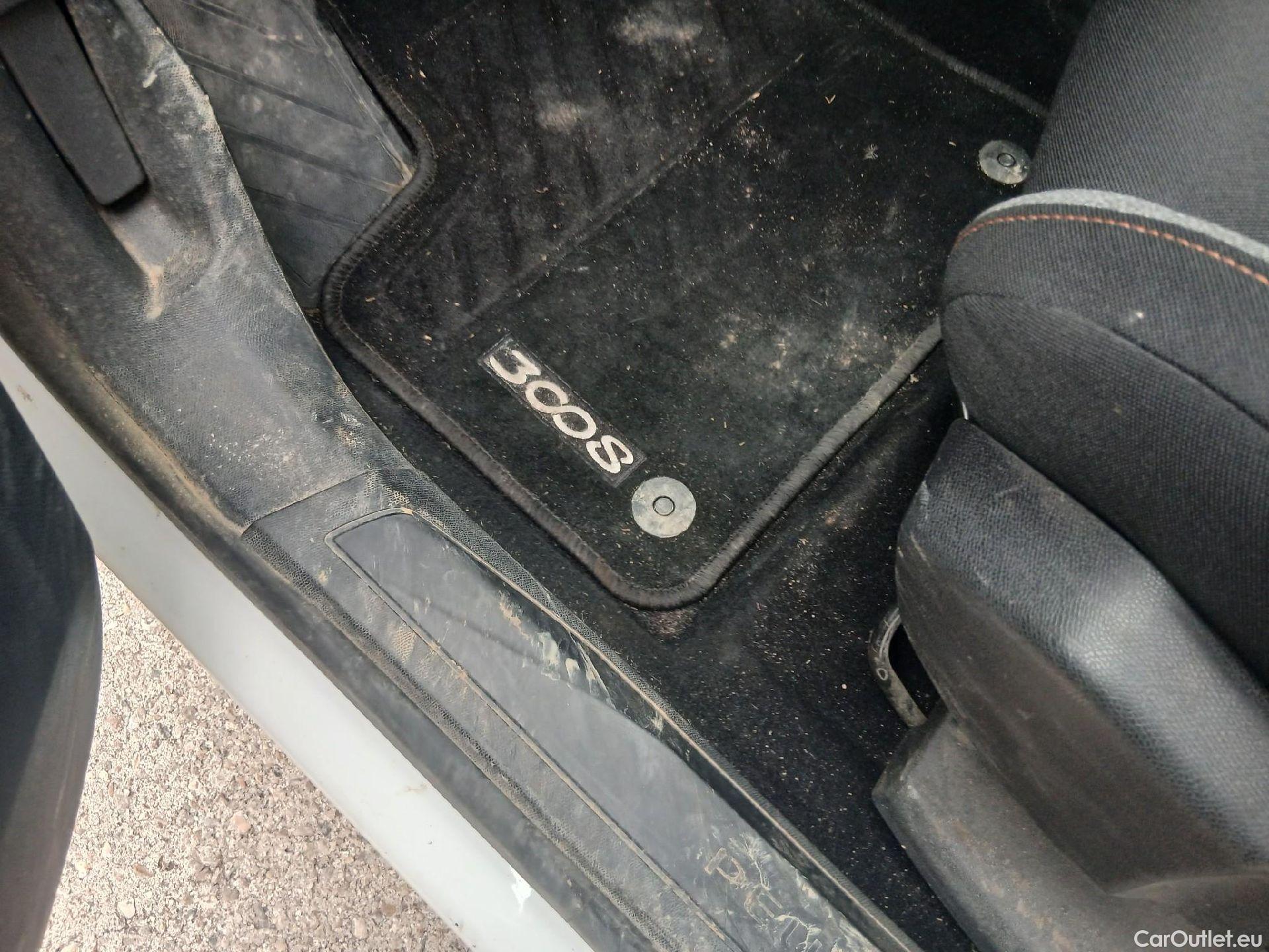  Peugeot  3008 PEUGEOT  / 2016 / 5P / todoterreno 1.5 BlueHDi 96kW (130CV) S&S Style #8