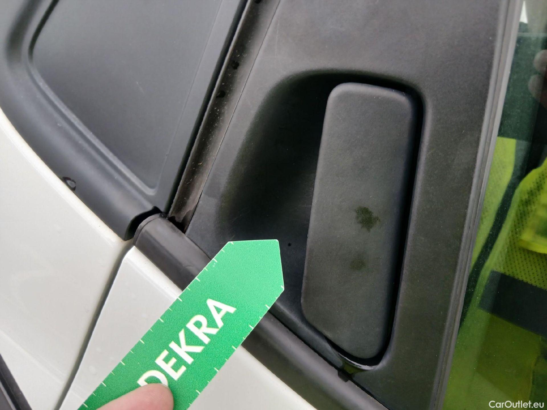  Renault  Clio RENAULT  / 2016 / 5P / berlina con portón Business Energy dCi 66kW (90CV) #20