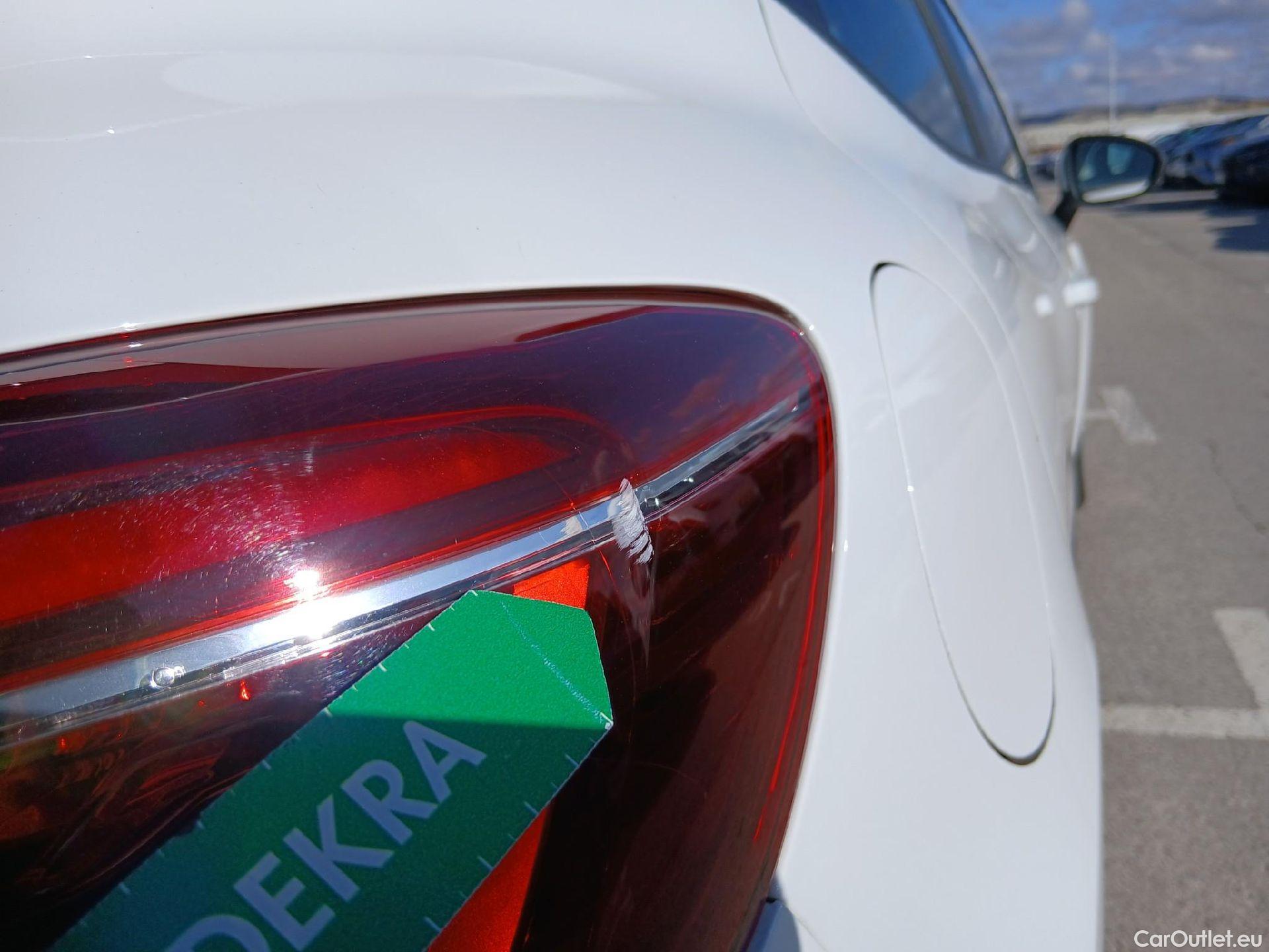  Renault  Clio RENAULT  / 2019 / 5P / berlina con portón Equilibre Blue dCi 74kW (100CV) #23