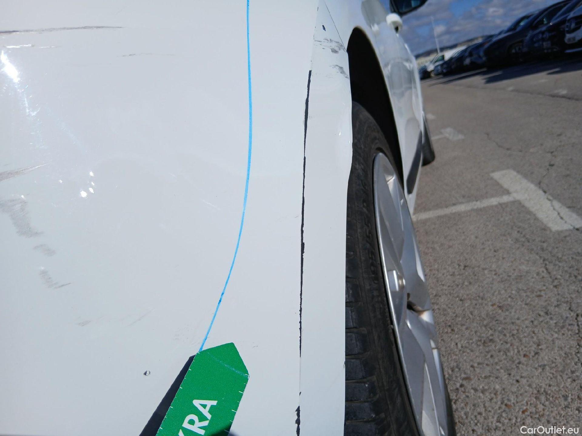  Renault  Clio RENAULT  / 2019 / 5P / berlina con portón Equilibre Blue dCi 74kW (100CV) #18