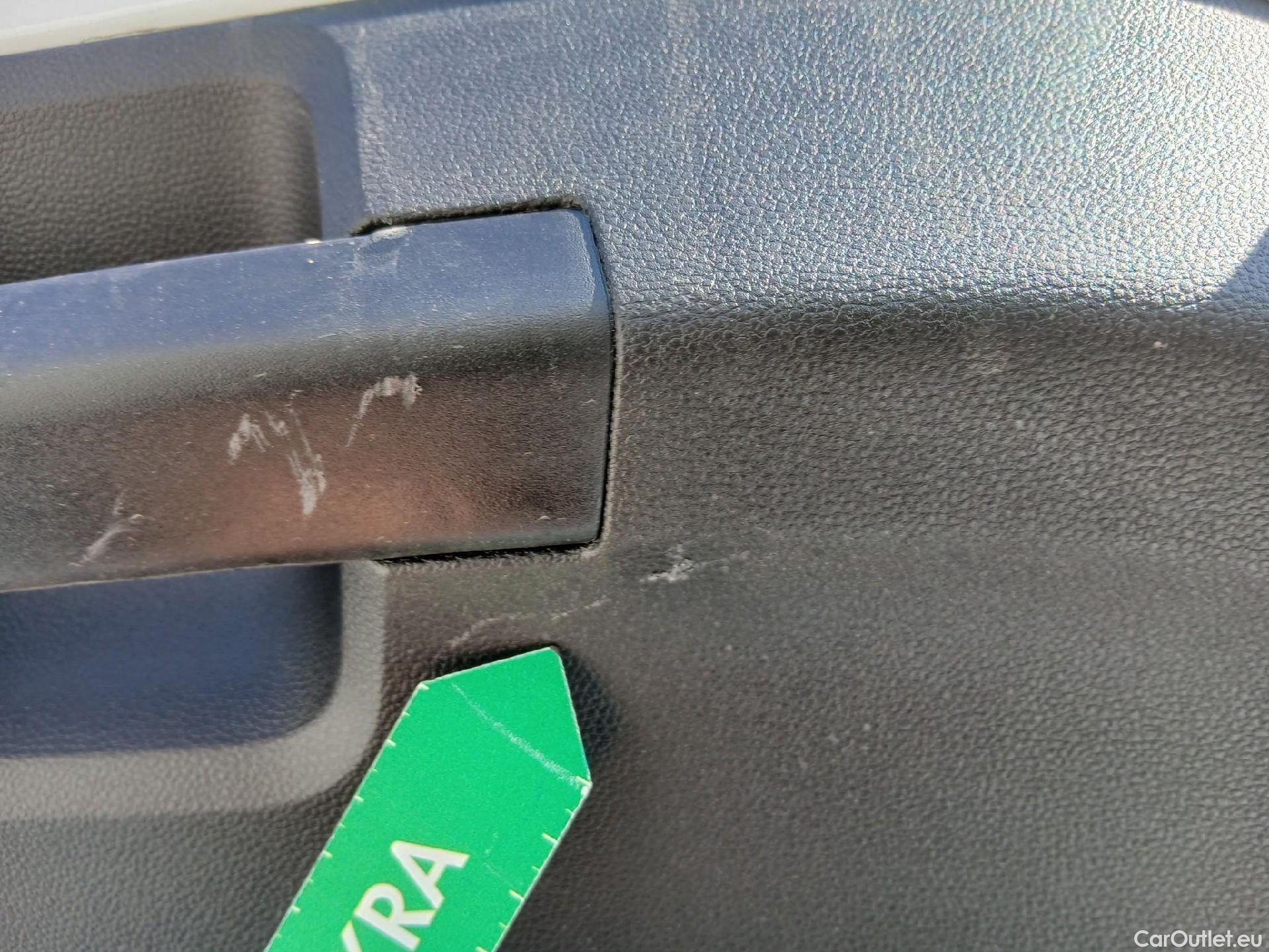  Renault  Clio RENAULT  / 2019 / 5P / berlina con portón Equilibre Blue dCi 74kW (100CV) #20