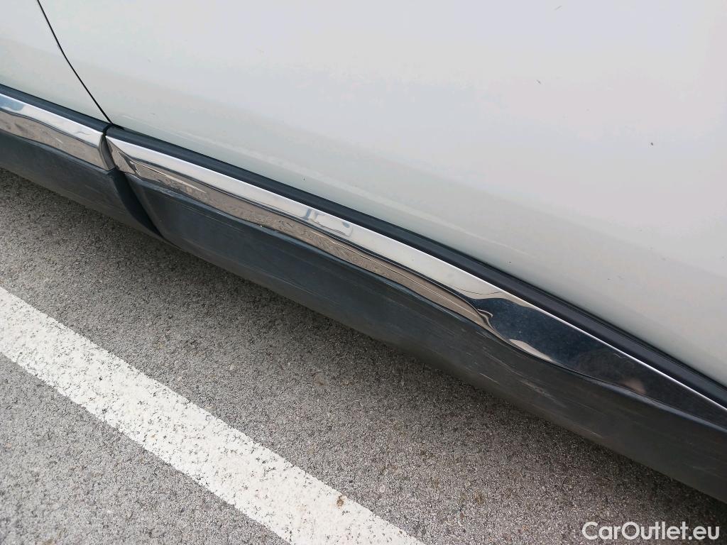  Peugeot  5008 PEUGEOT  / 2017 / 5P / todoterreno Allure BlueHDi 96kW (130CV) S&S EAT8 (CX) #3