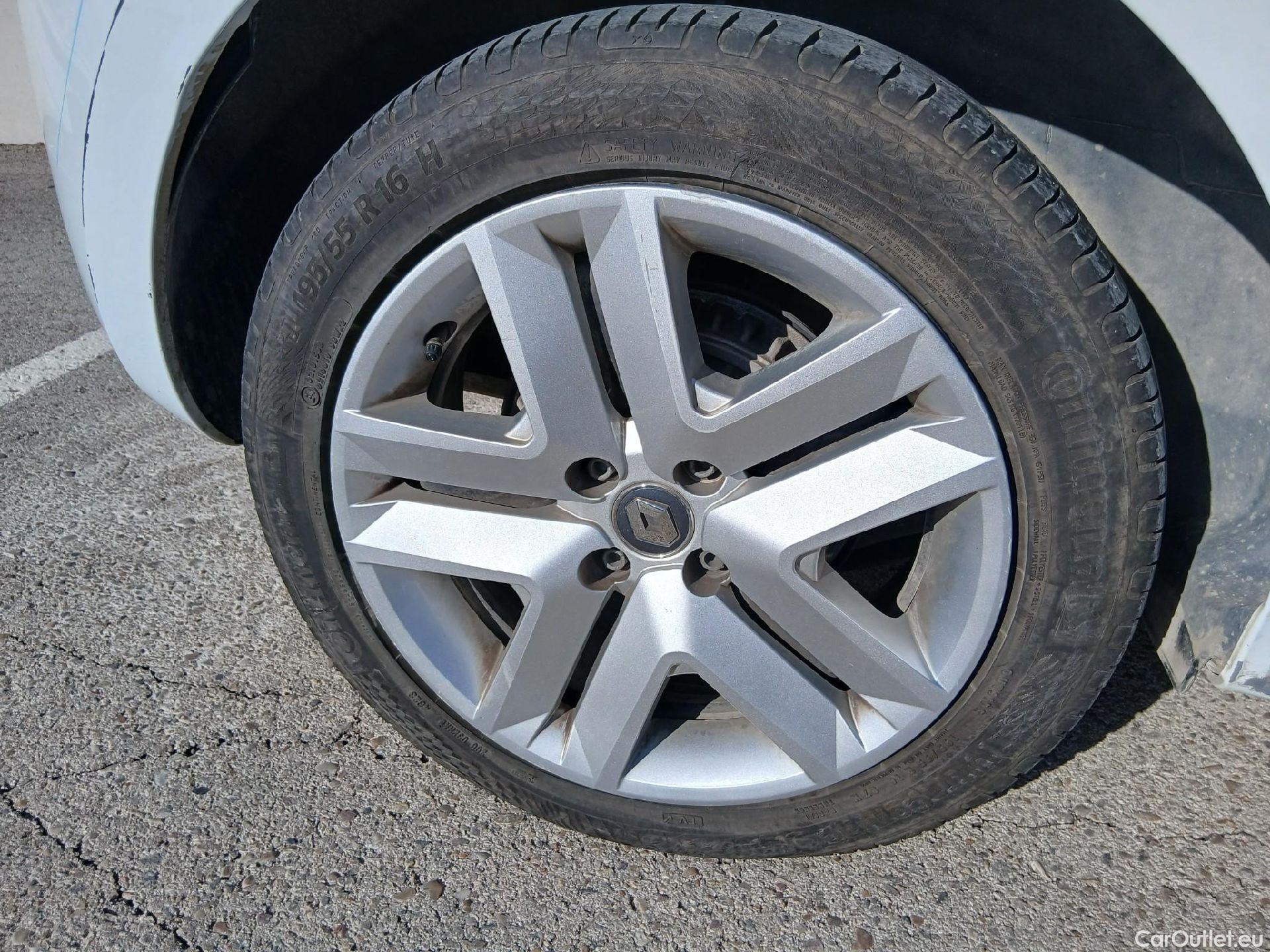  Renault  Clio RENAULT  / 2019 / 5P / berlina con portón Equilibre Blue dCi 74kW (100CV) #25