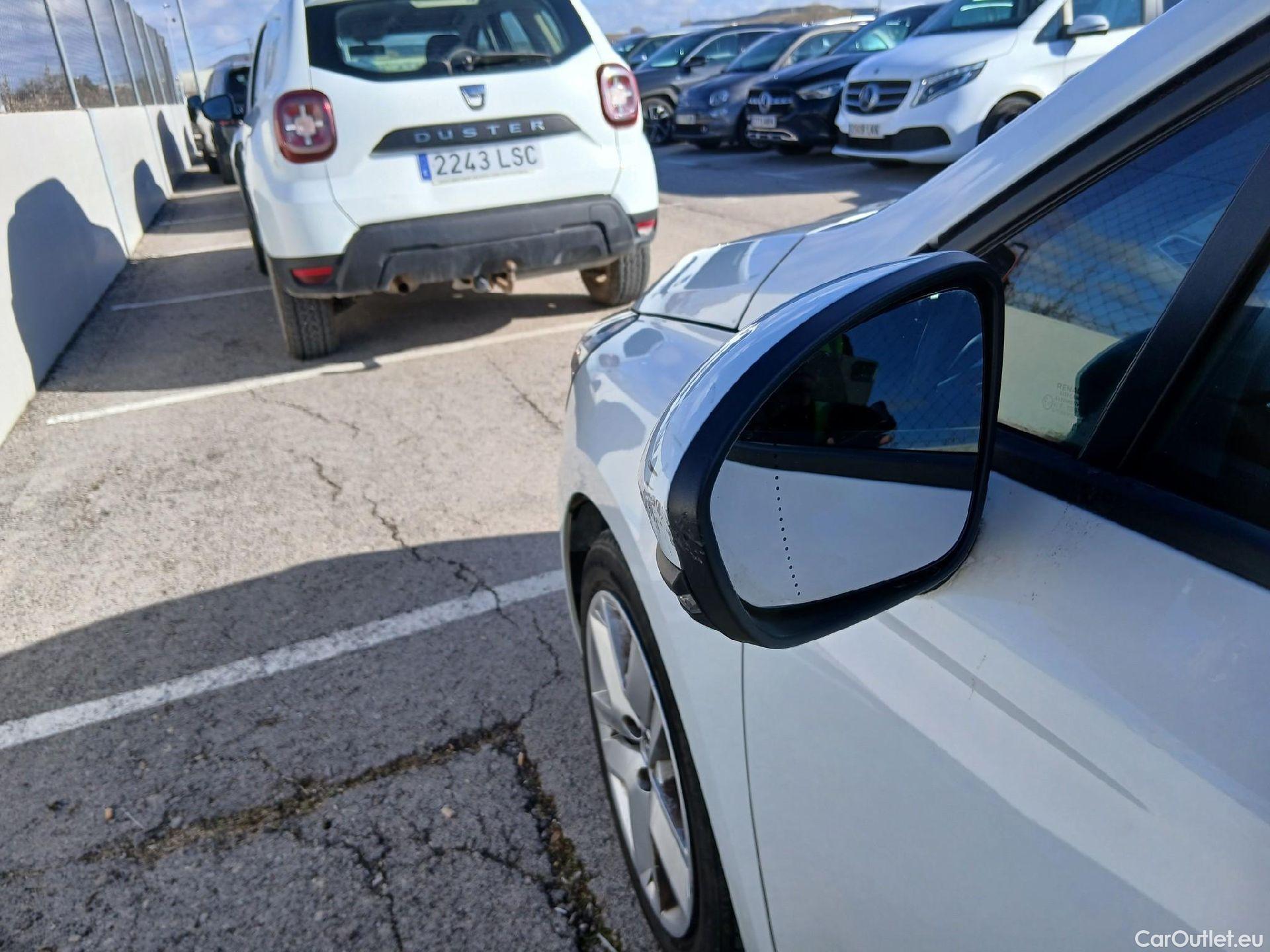  Renault  Clio RENAULT  / 2019 / 5P / berlina con portón Equilibre Blue dCi 74kW (100CV) #8