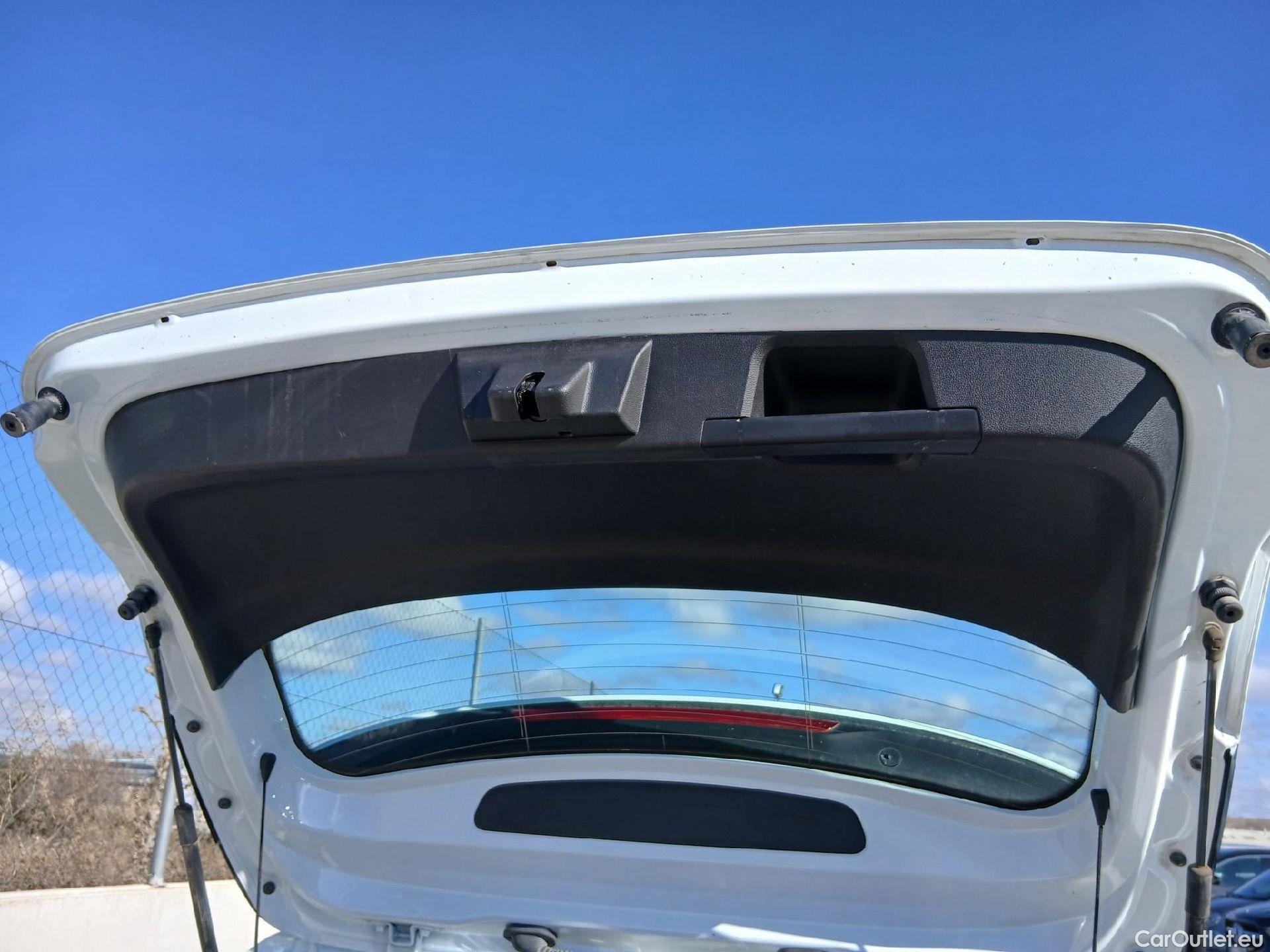  Renault  Clio RENAULT  / 2019 / 5P / berlina con portón Equilibre Blue dCi 74kW (100CV) #21