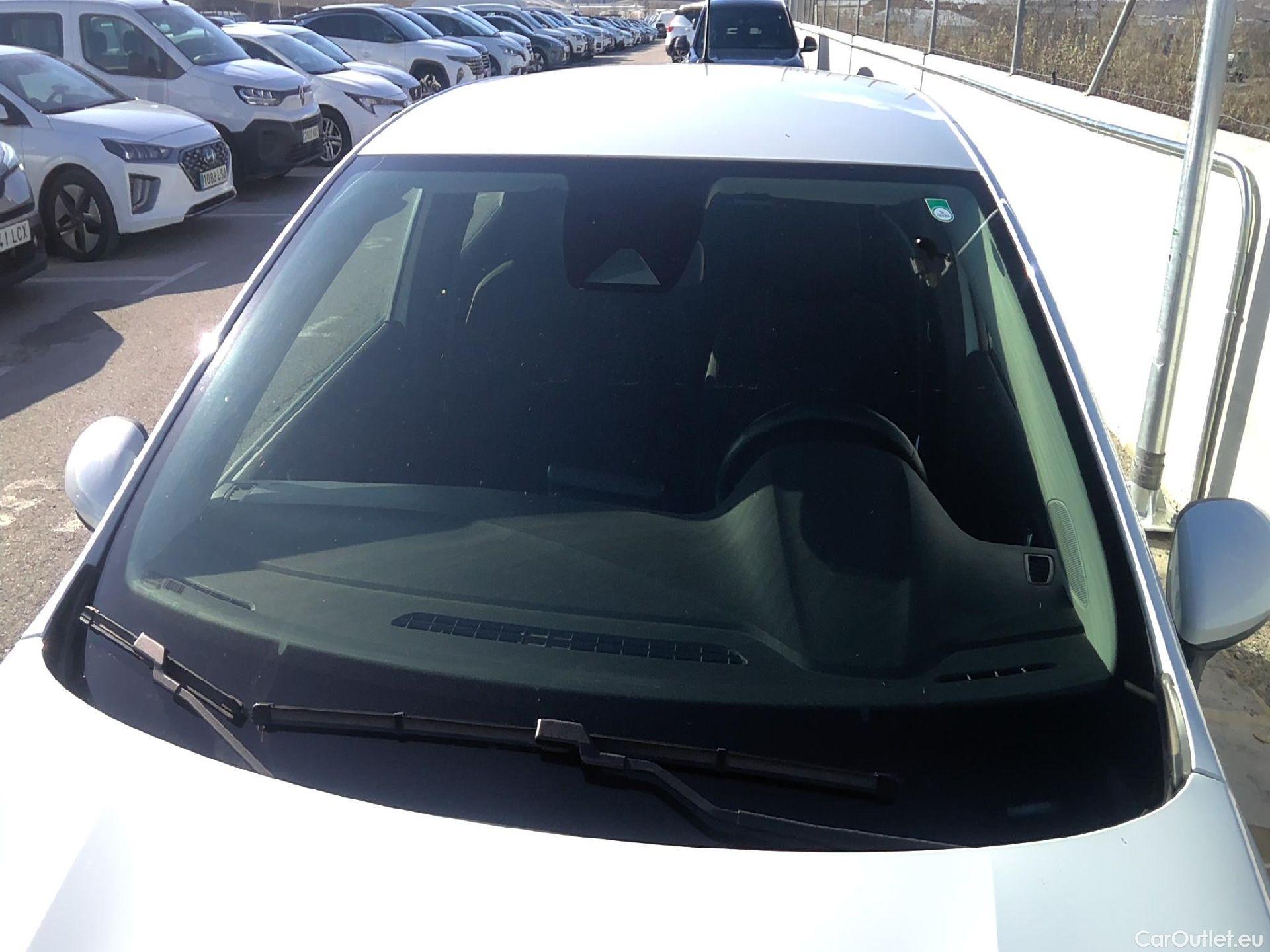  Renault  Clio RENAULT  / 2019 / 5P / berlina con portón Equilibre Blue dCi 74kW (100CV) #1