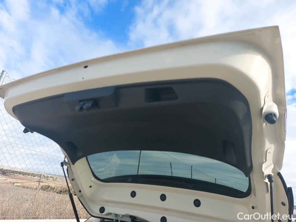  Renault  Captur RENAULT  / 2017 / 5P / crossover Zen TCe 66kW (90CV) -18 (CX) #11