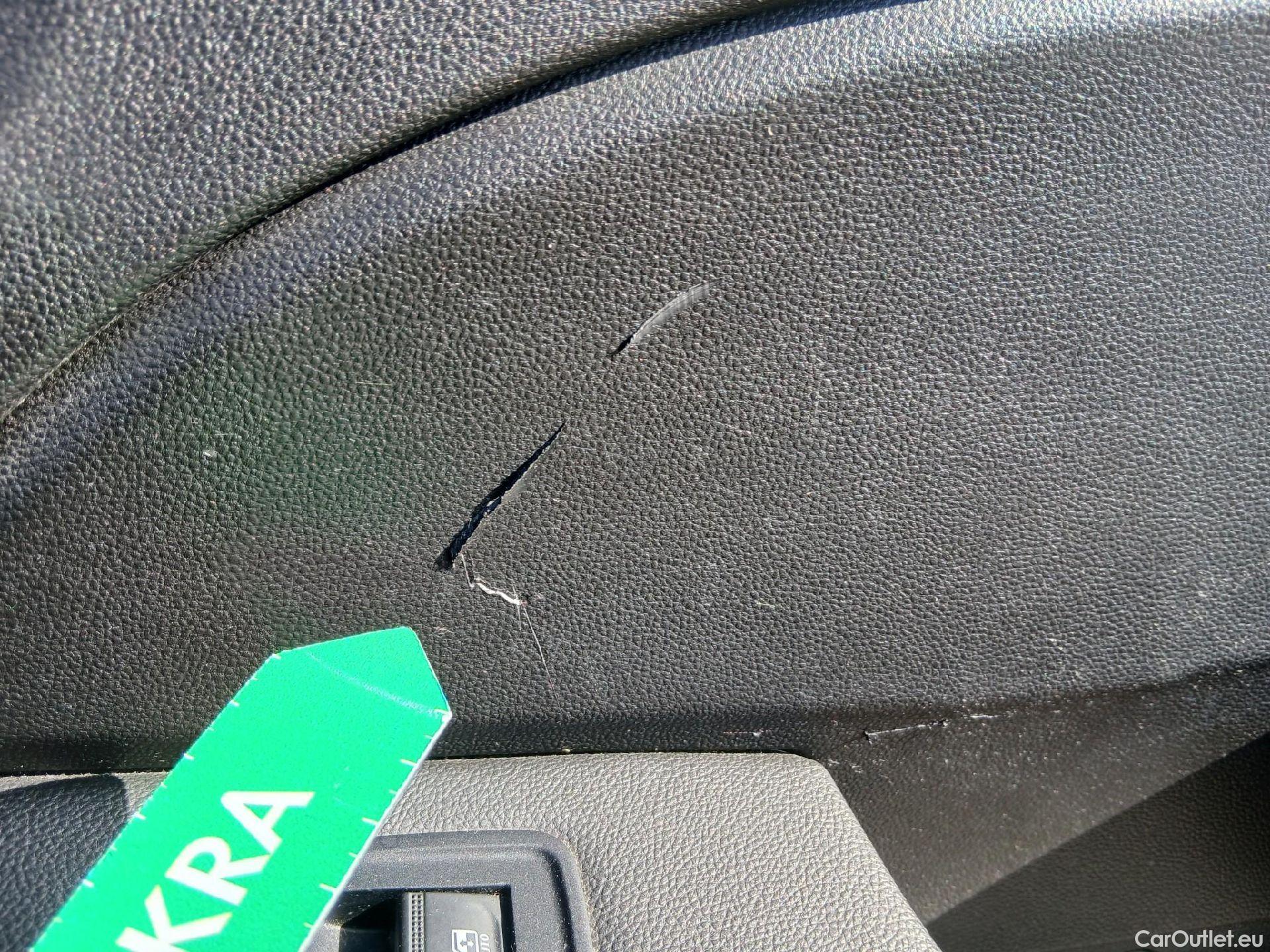  Renault  Clio RENAULT  / 2019 / 5P / berlina con portón Equilibre Blue dCi 74kW (100CV) #38