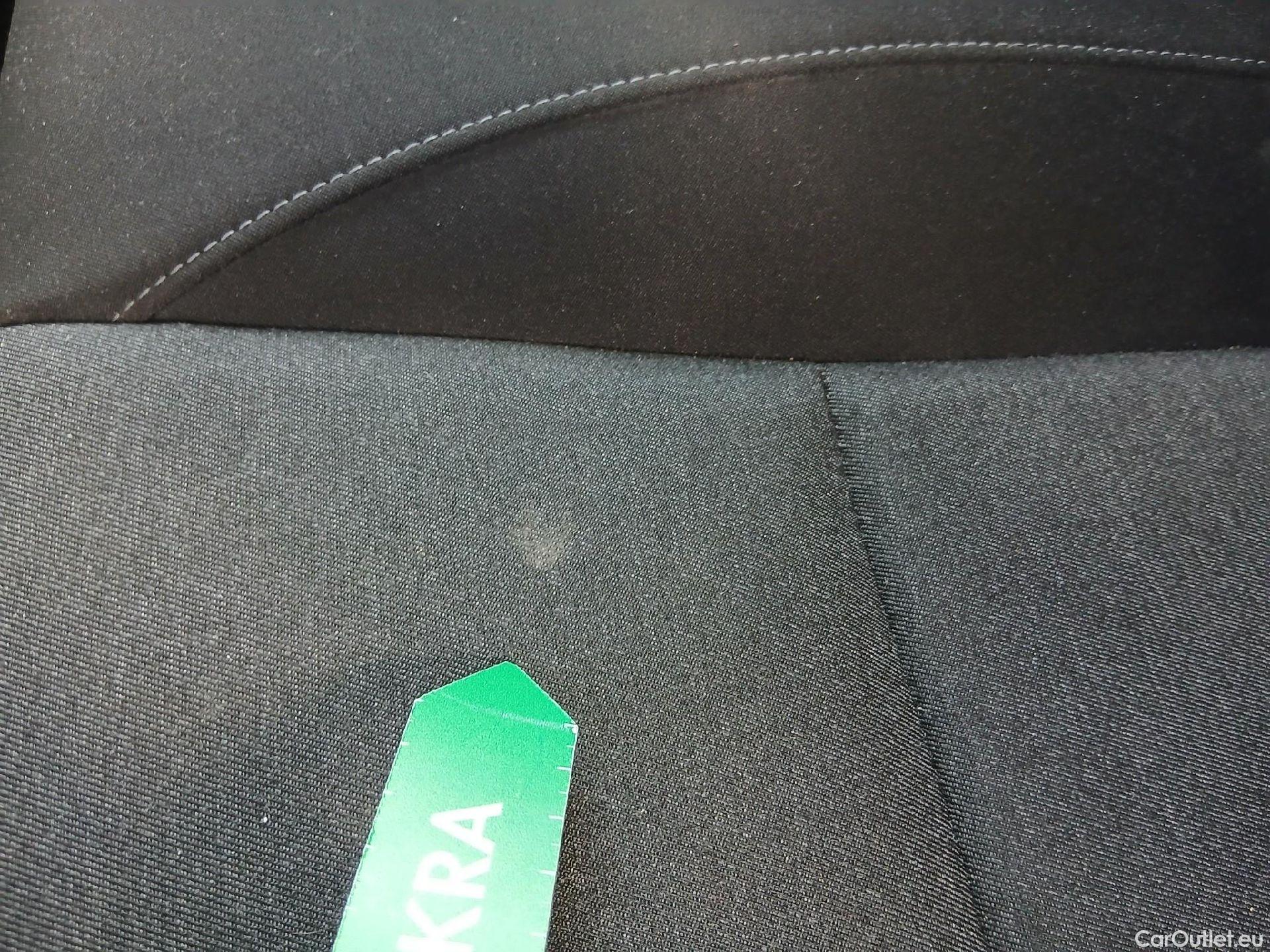  Renault  Clio RENAULT  / 2019 / 5P / berlina con portón Equilibre Blue dCi 74kW (100CV) #45