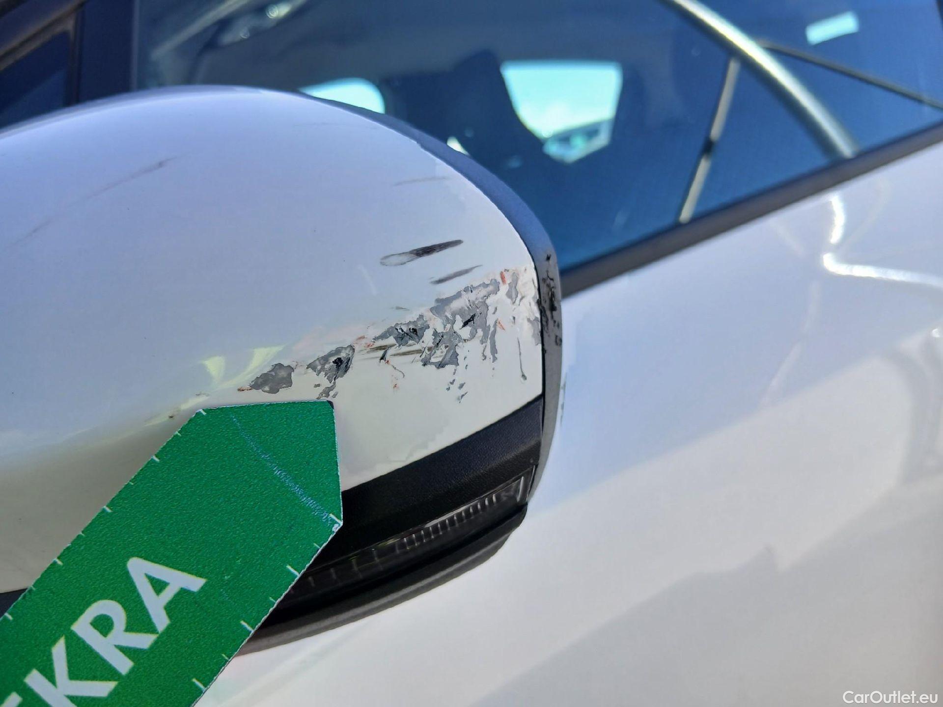  Renault  Clio RENAULT  / 2019 / 5P / berlina con portón Equilibre Blue dCi 74kW (100CV) #7