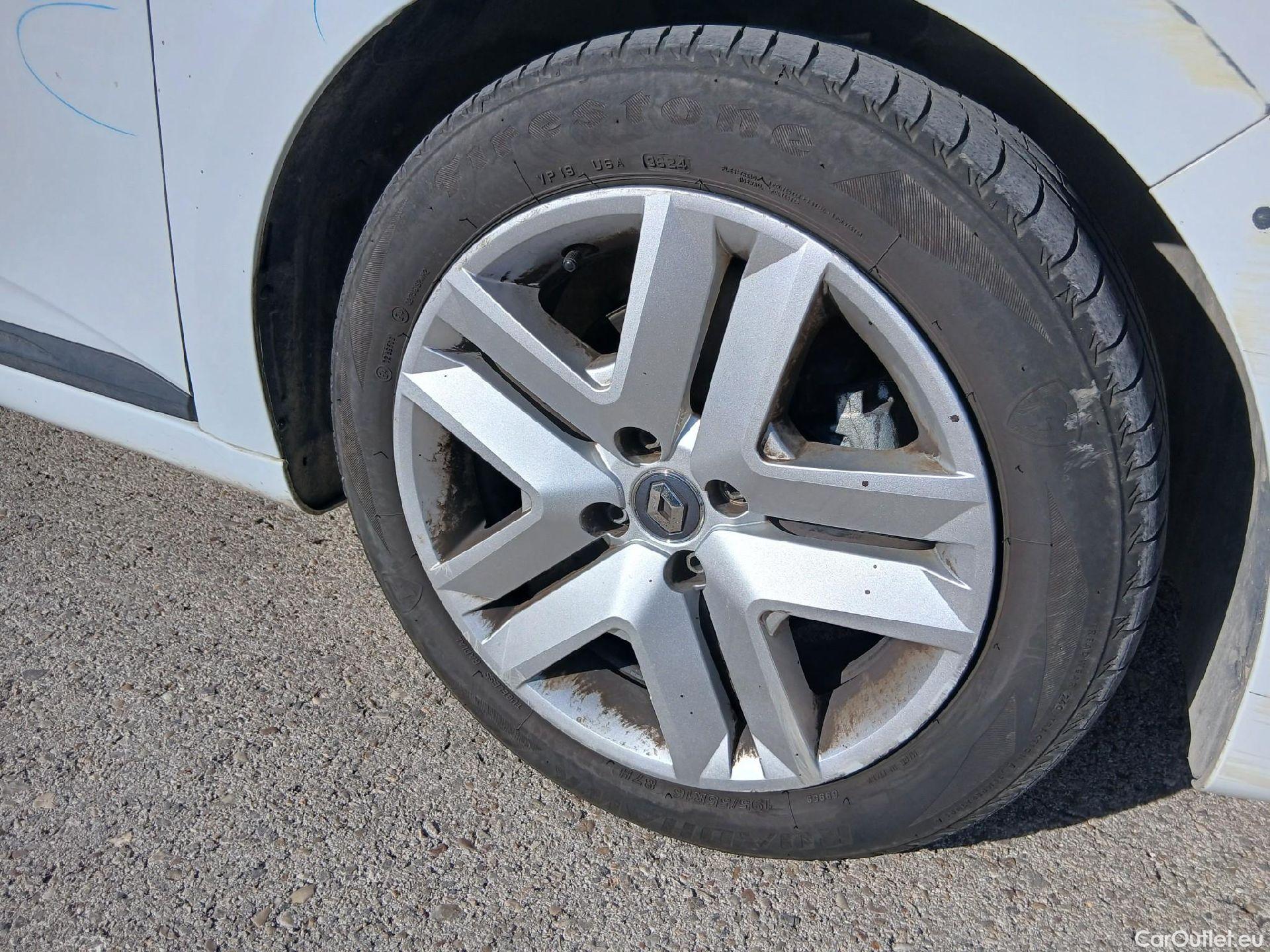  Renault  Clio RENAULT  / 2019 / 5P / berlina con portón Equilibre Blue dCi 74kW (100CV) #36