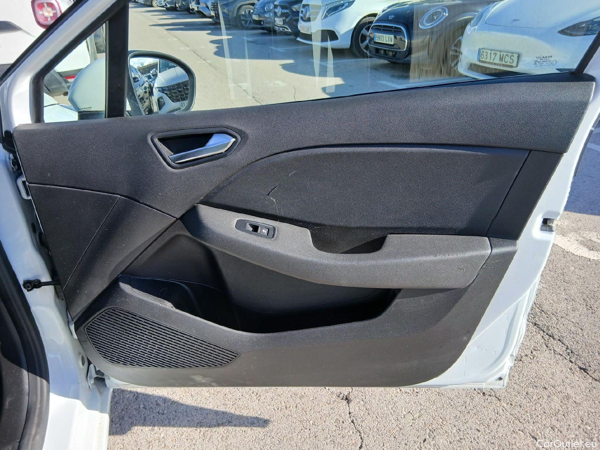  Renault  Clio RENAULT  / 2019 / 5P / berlina con portón Equilibre Blue dCi 74kW (100CV) #39