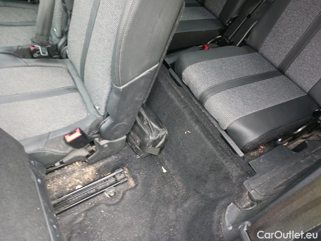  Peugeot  5008 PEUGEOT  / 2017 / 5P / todoterreno Allure BlueHDi 96kW (130CV) S&S EAT8 (CX) #18