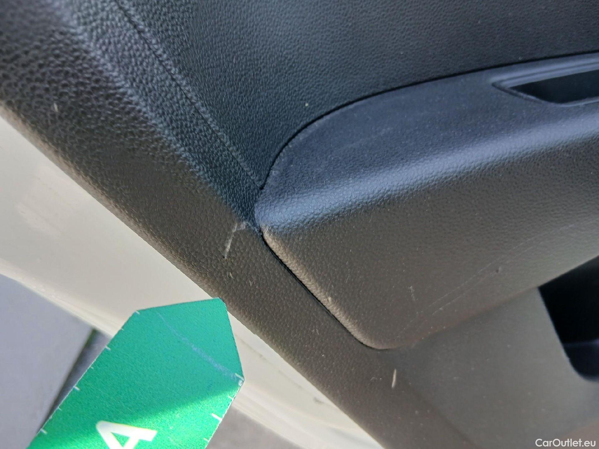  Renault  Clio RENAULT  / 2019 / 5P / berlina con portón Equilibre Blue dCi 74kW (100CV) #42