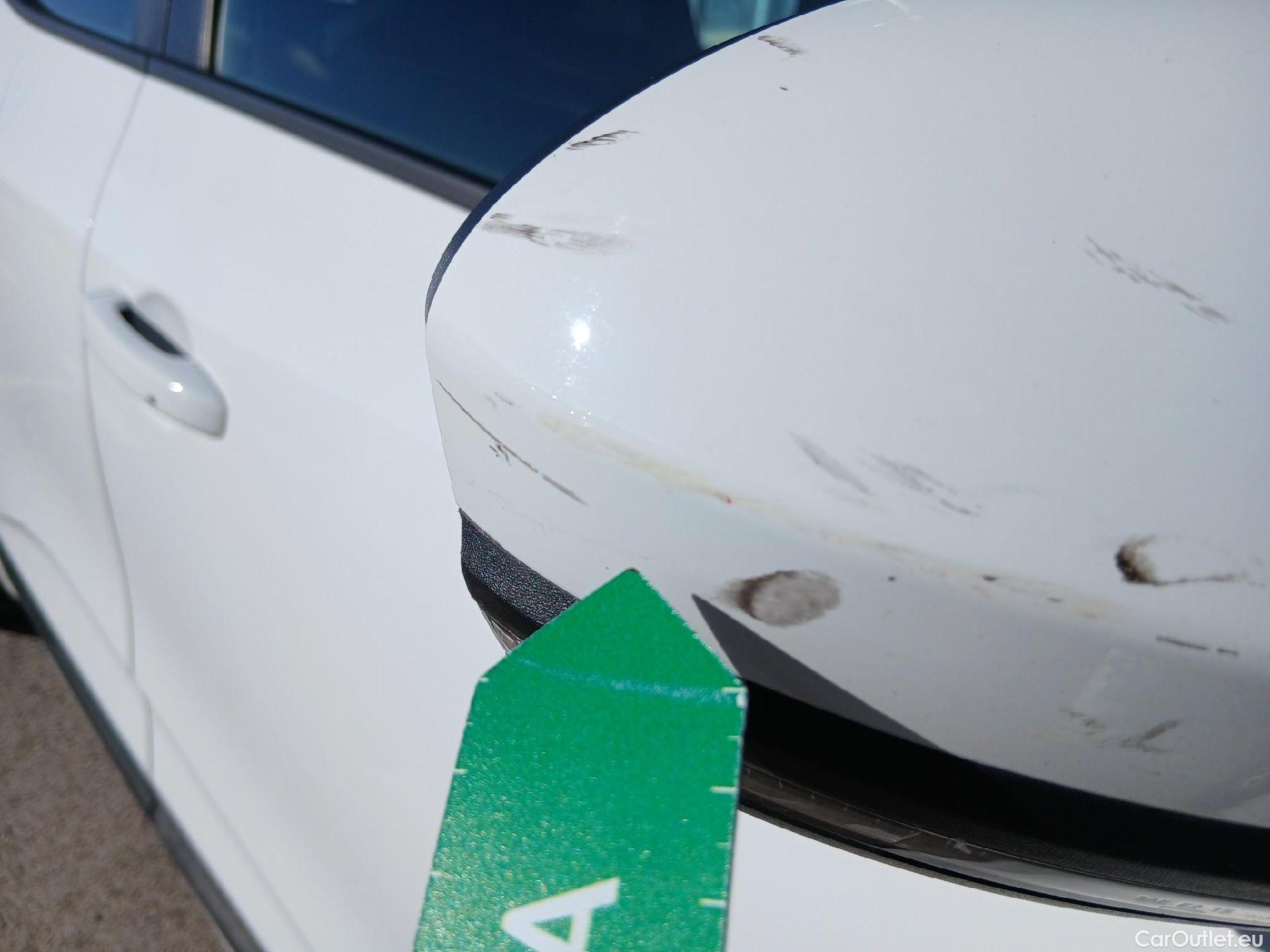  Renault  Clio RENAULT  / 2019 / 5P / berlina con portón Equilibre Blue dCi 74kW (100CV) #30