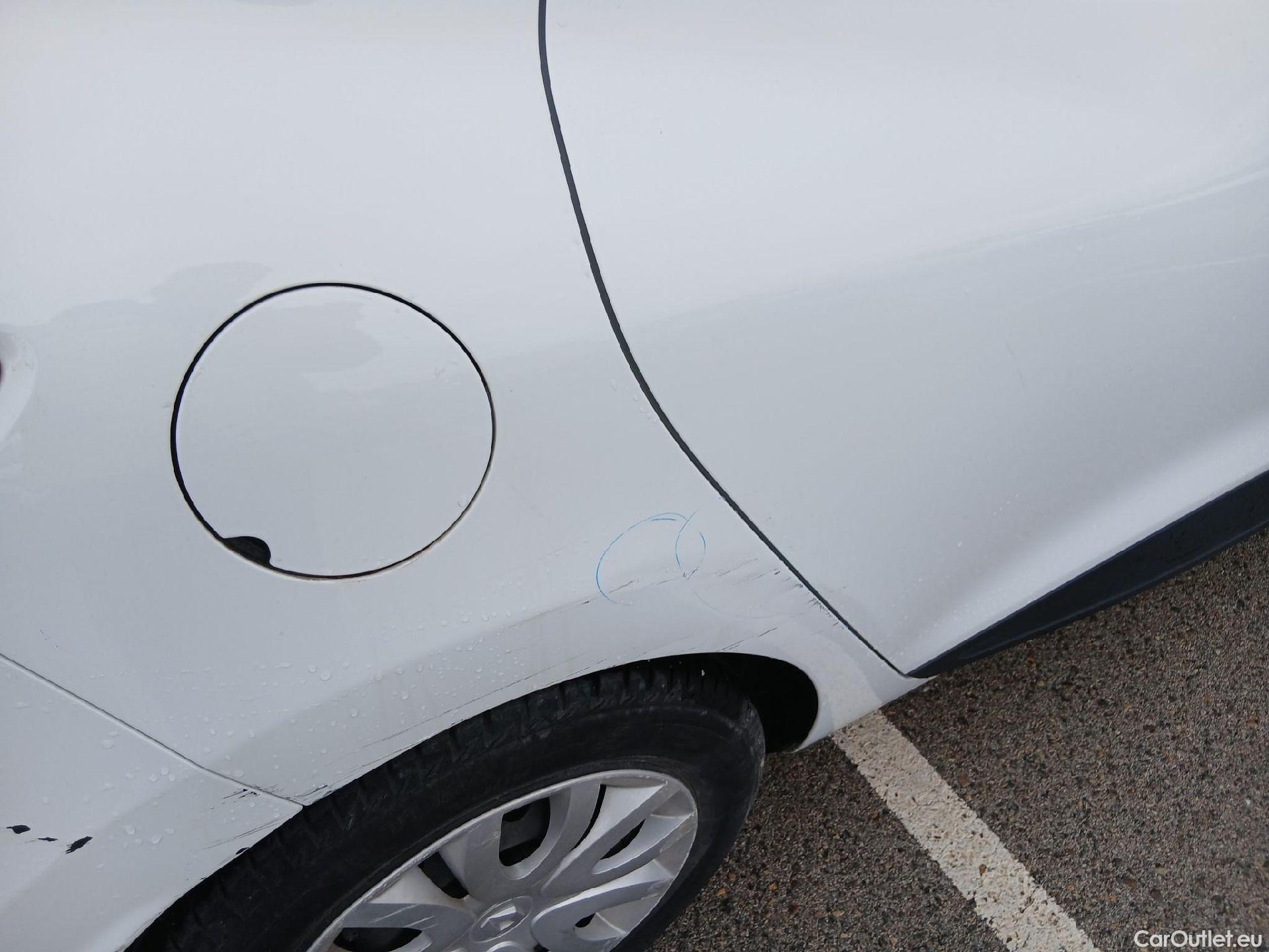  Renault  Clio RENAULT  / 2016 / 5P / berlina con portón Business Energy dCi 66kW (90CV) #18