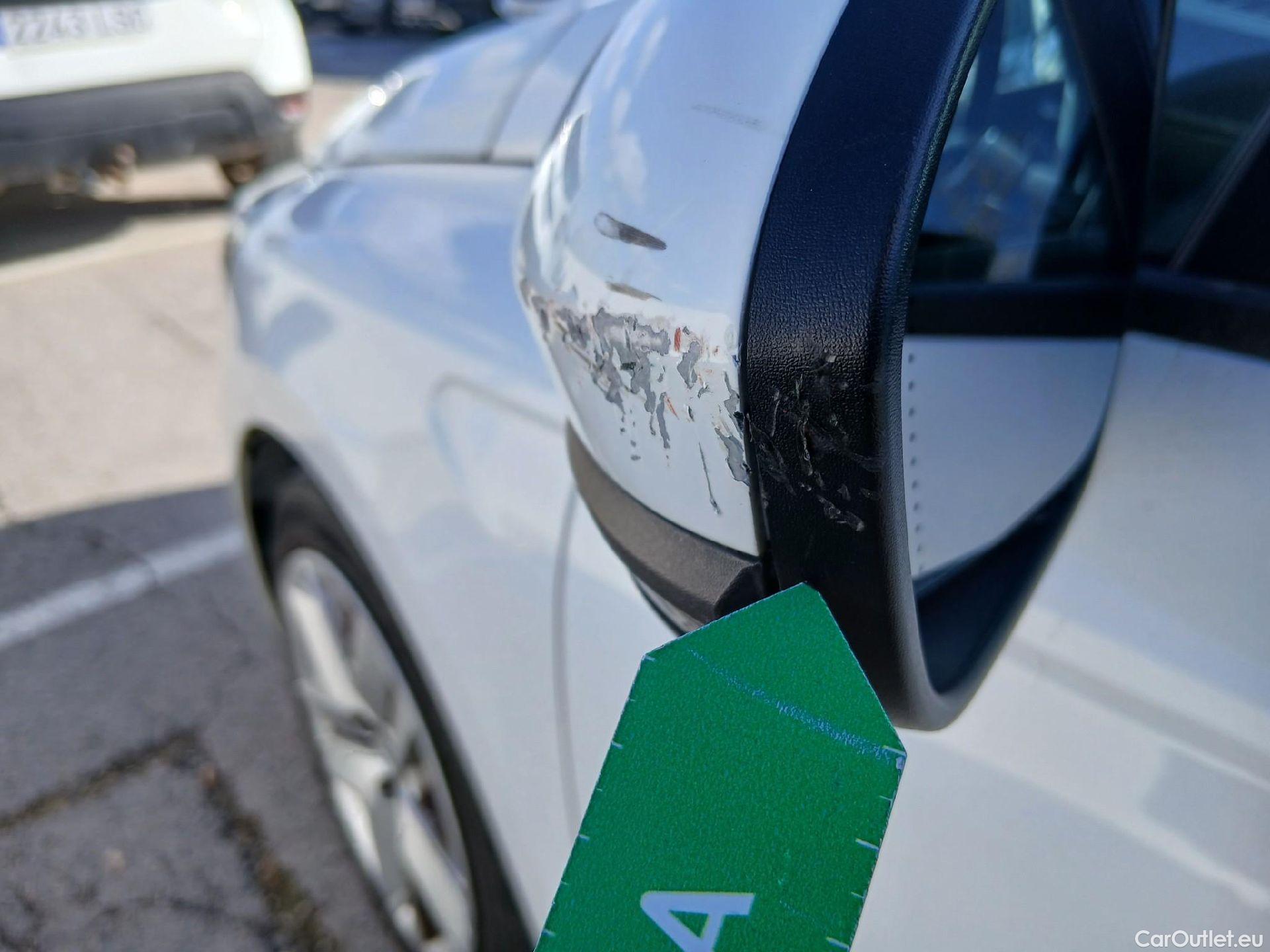  Renault  Clio RENAULT  / 2019 / 5P / berlina con portón Equilibre Blue dCi 74kW (100CV) #9