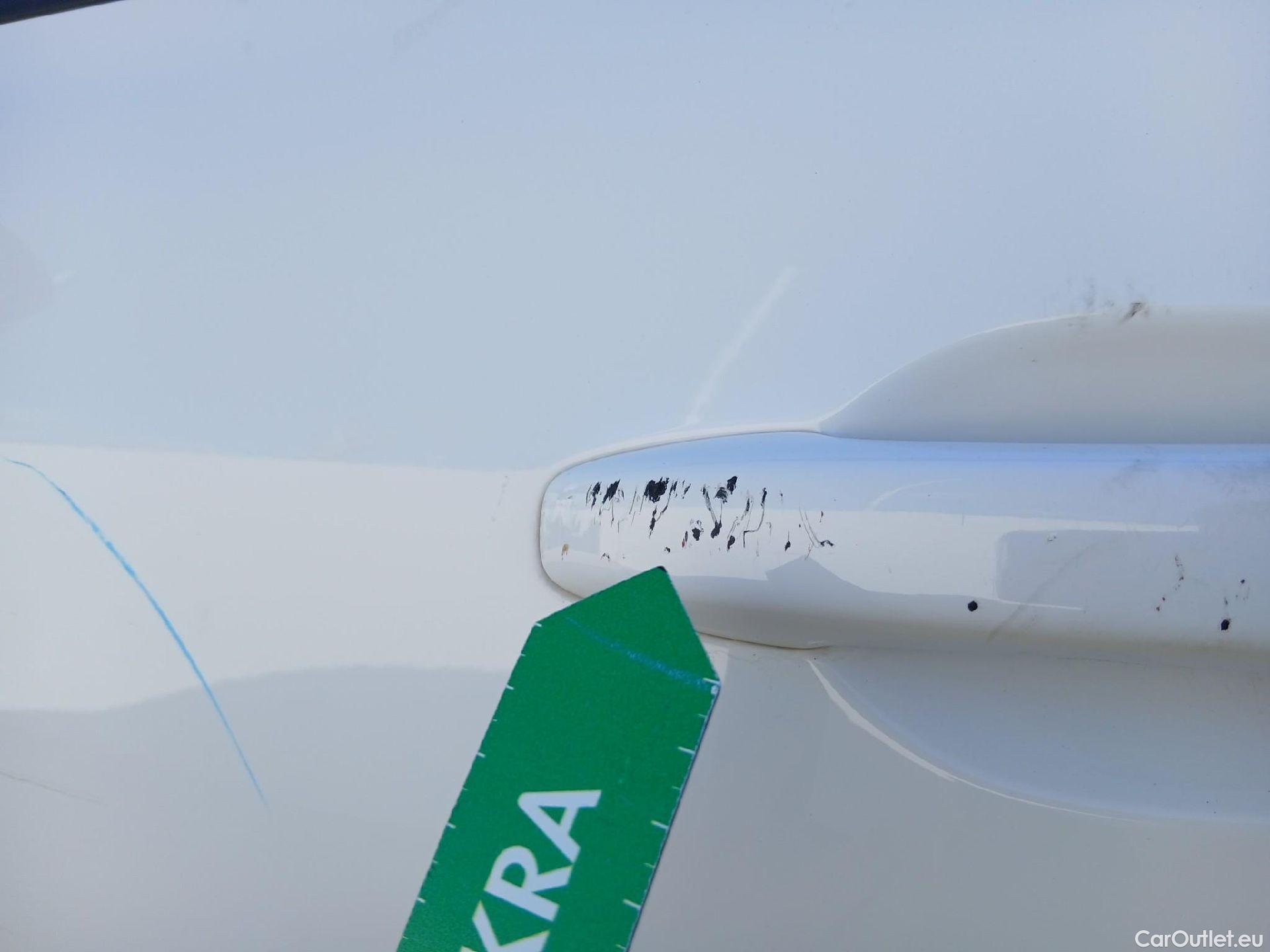  Renault  Clio RENAULT  / 2019 / 5P / berlina con portón Equilibre Blue dCi 74kW (100CV) #11