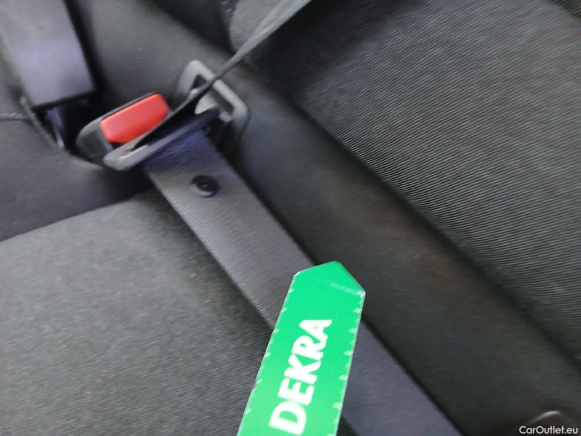  Renault  Clio RENAULT  / 2019 / 5P / berlina con portón Equilibre Blue dCi 74kW (100CV) #46