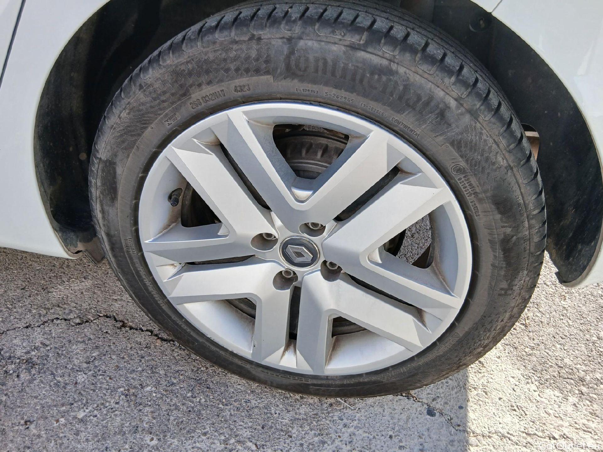  Renault  Clio RENAULT  / 2019 / 5P / berlina con portón Equilibre Blue dCi 74kW (100CV) #17