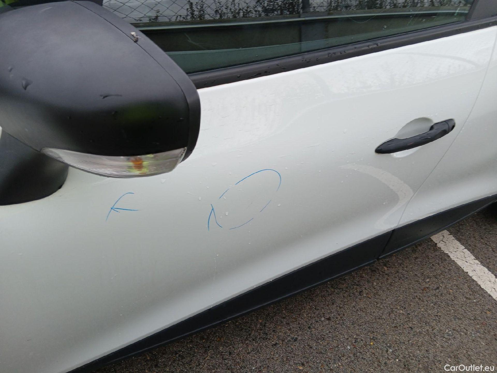  Renault  Clio RENAULT  / 2016 / 5P / berlina con portón Business Energy dCi 66kW (90CV) #10