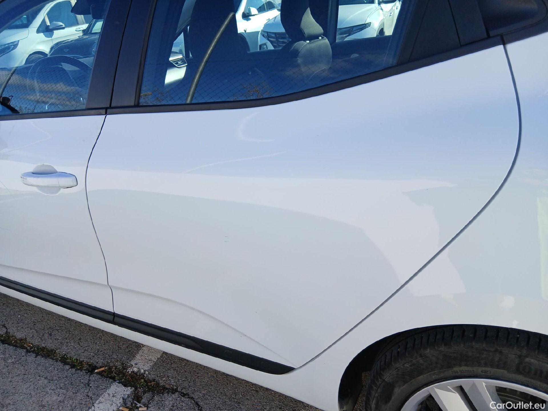  Renault  Clio RENAULT  / 2019 / 5P / berlina con portón Equilibre Blue dCi 74kW (100CV) #14