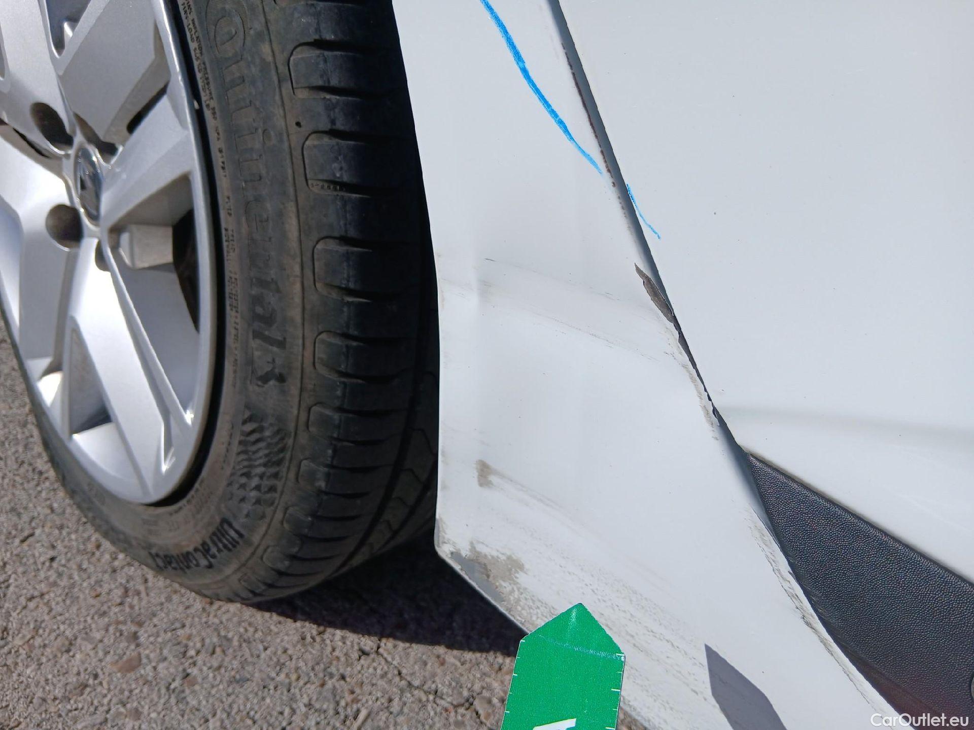  Renault  Clio RENAULT  / 2019 / 5P / berlina con portón Equilibre Blue dCi 74kW (100CV) #26