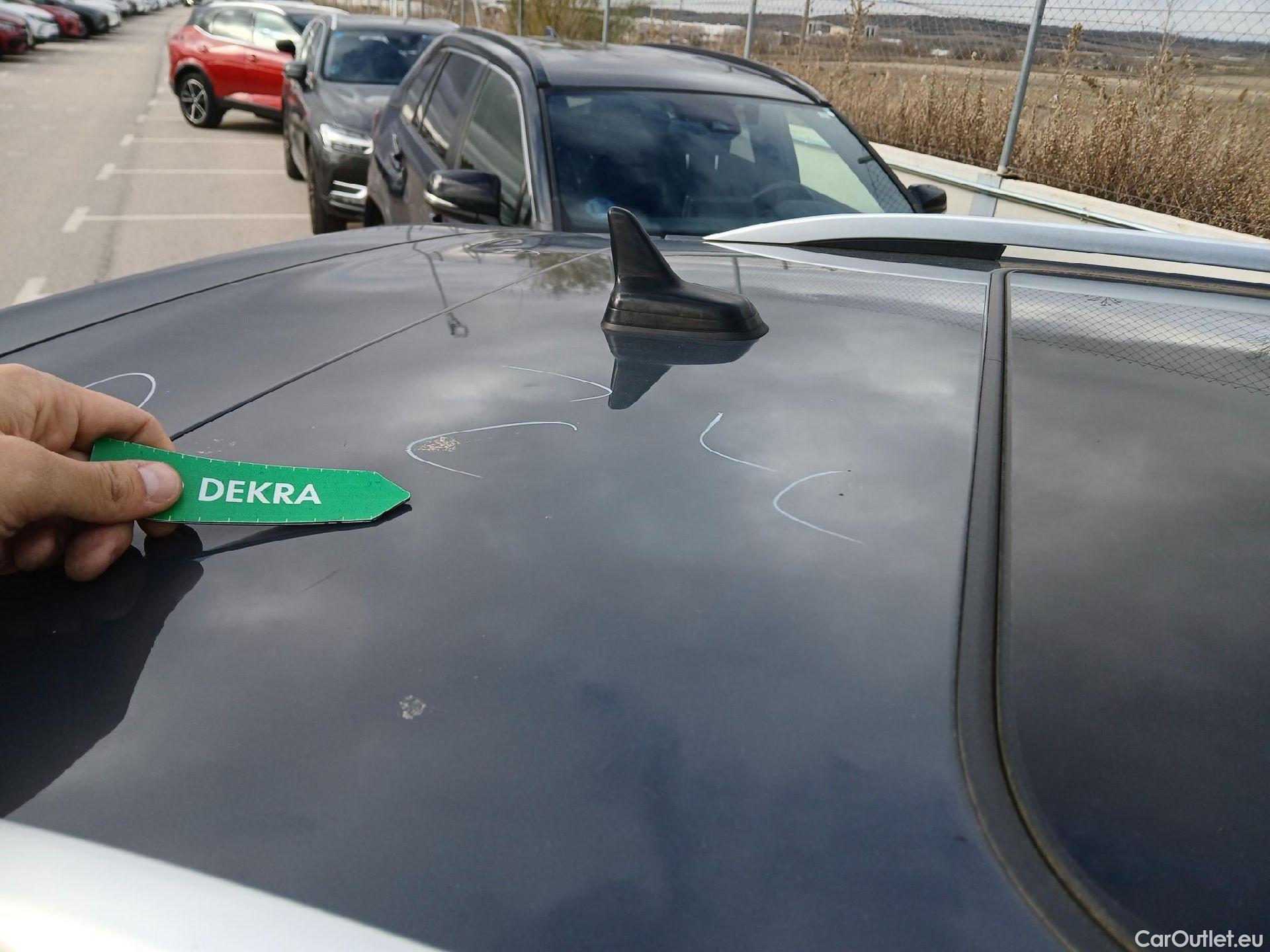  Volkswagen  Tiguan VOLKSWAGEN  / 2020 / 5P / todoterreno R-Line 2.0 TDI 110kW (150CV) DSG #35