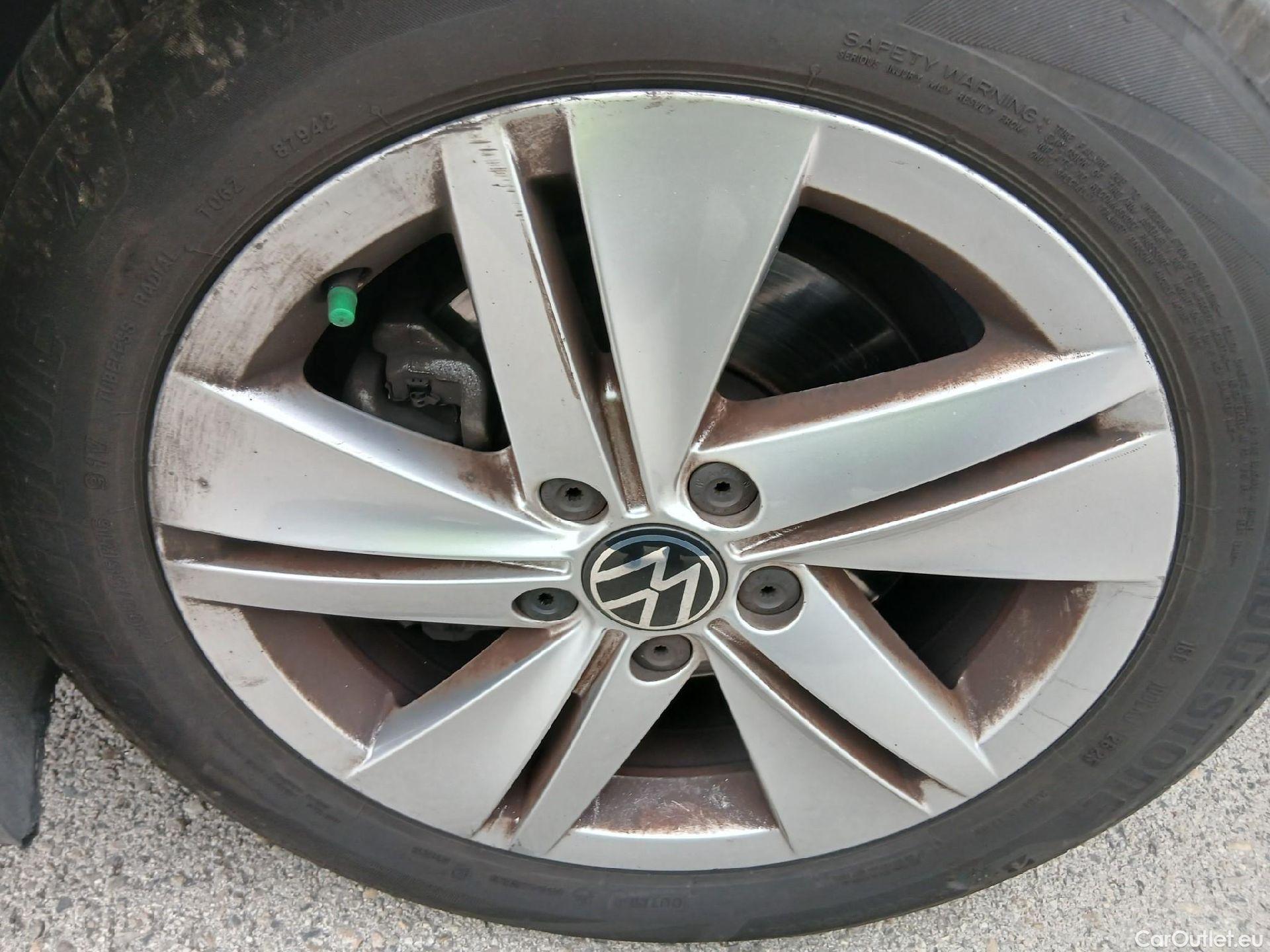  Volkswagen  Golf  VOLKSWAGEN / 2020 / 5P / berlina con portón 2.0 TDI 85kW (115CV) #4